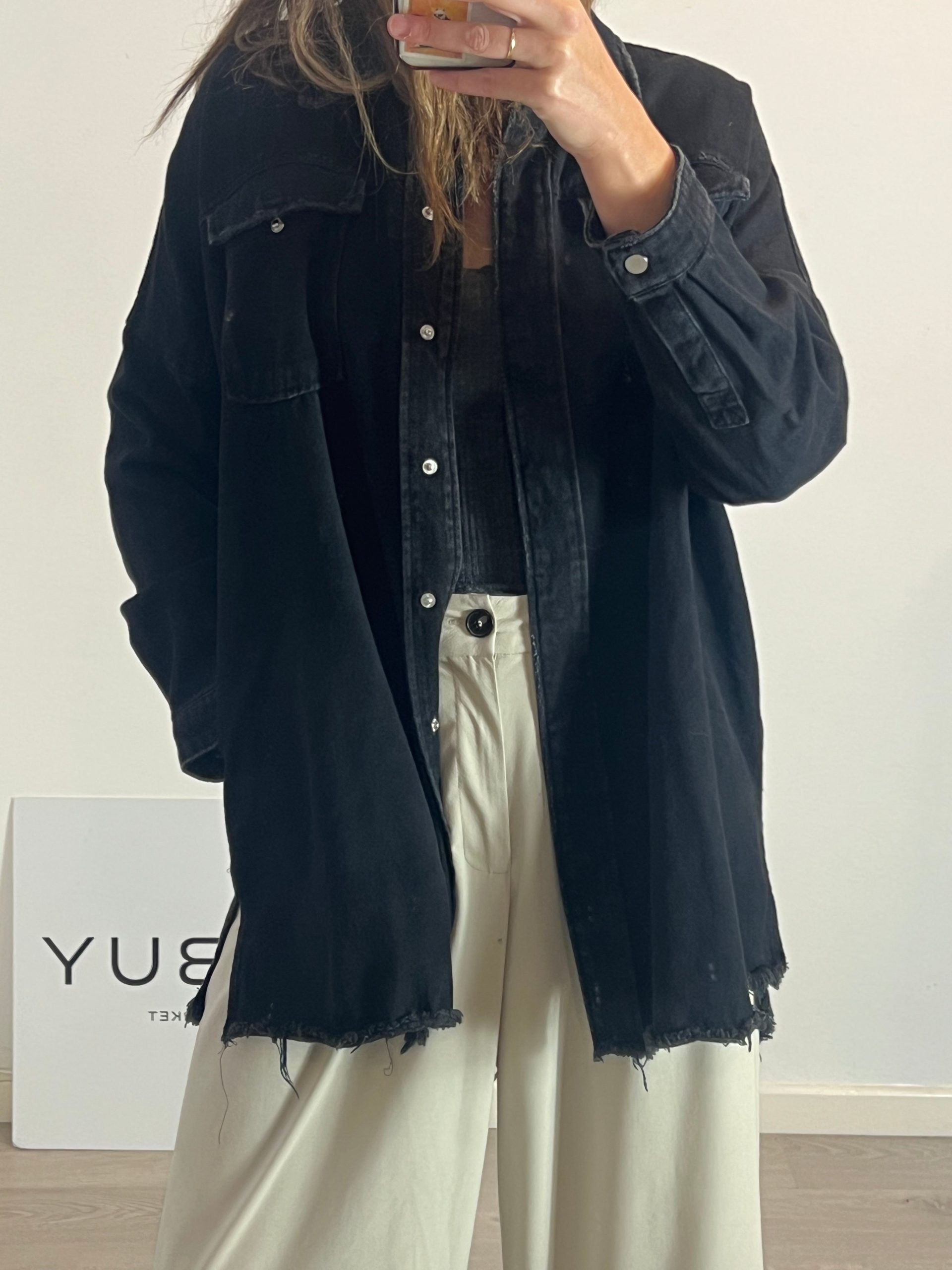 ZARA. Chaqueta denim negra. T S