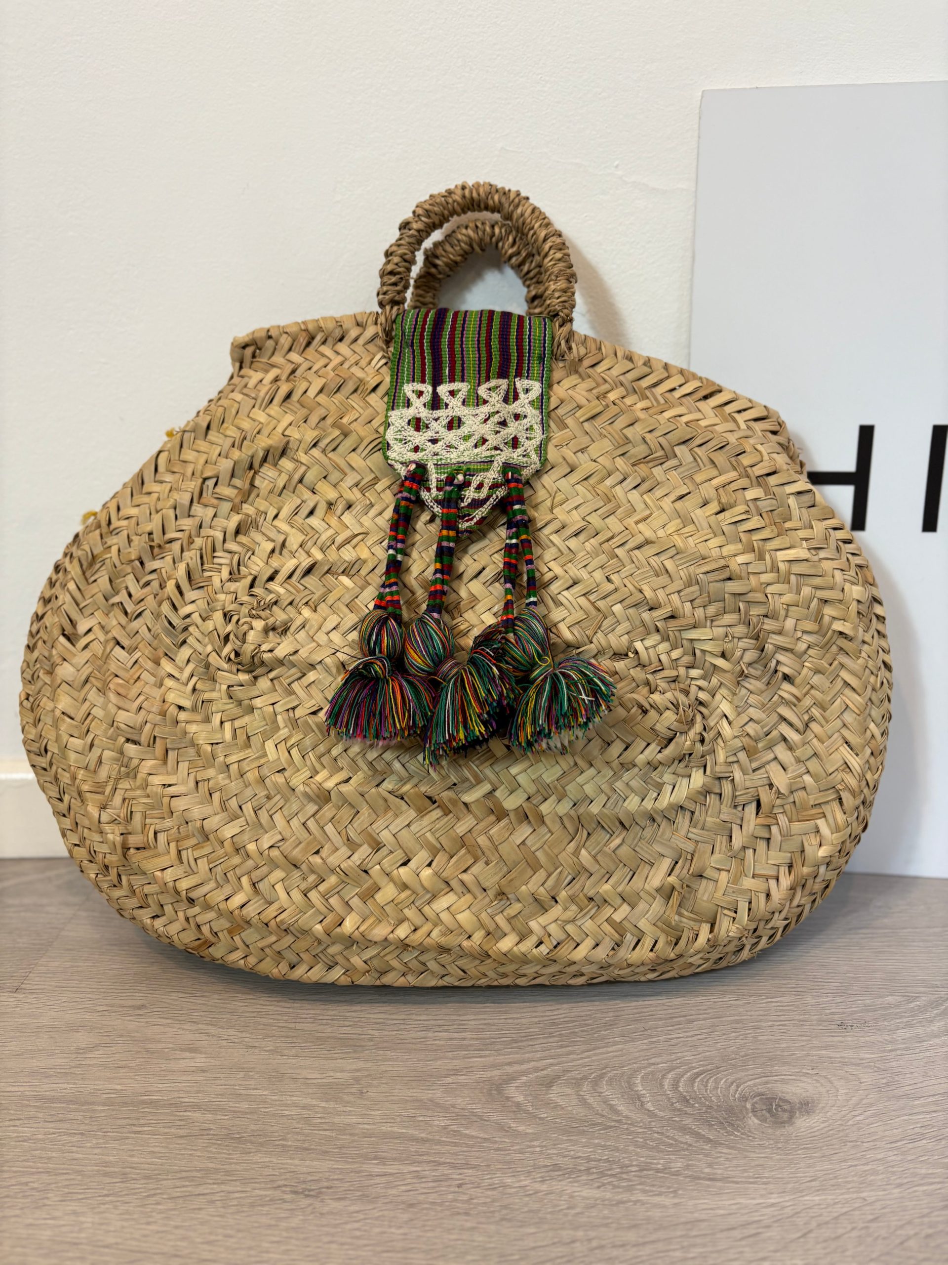 Capazo rafia detalles étnicos hecho a mano