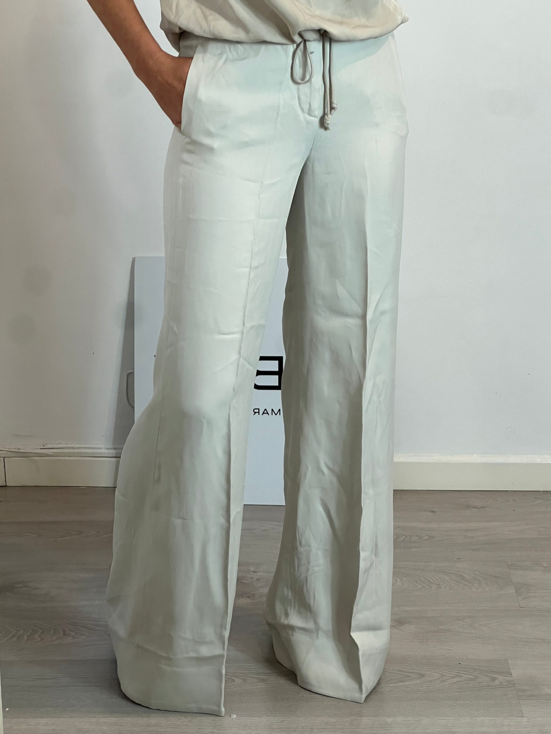 ZARA. Pantalón pinzas pata ancha T.s