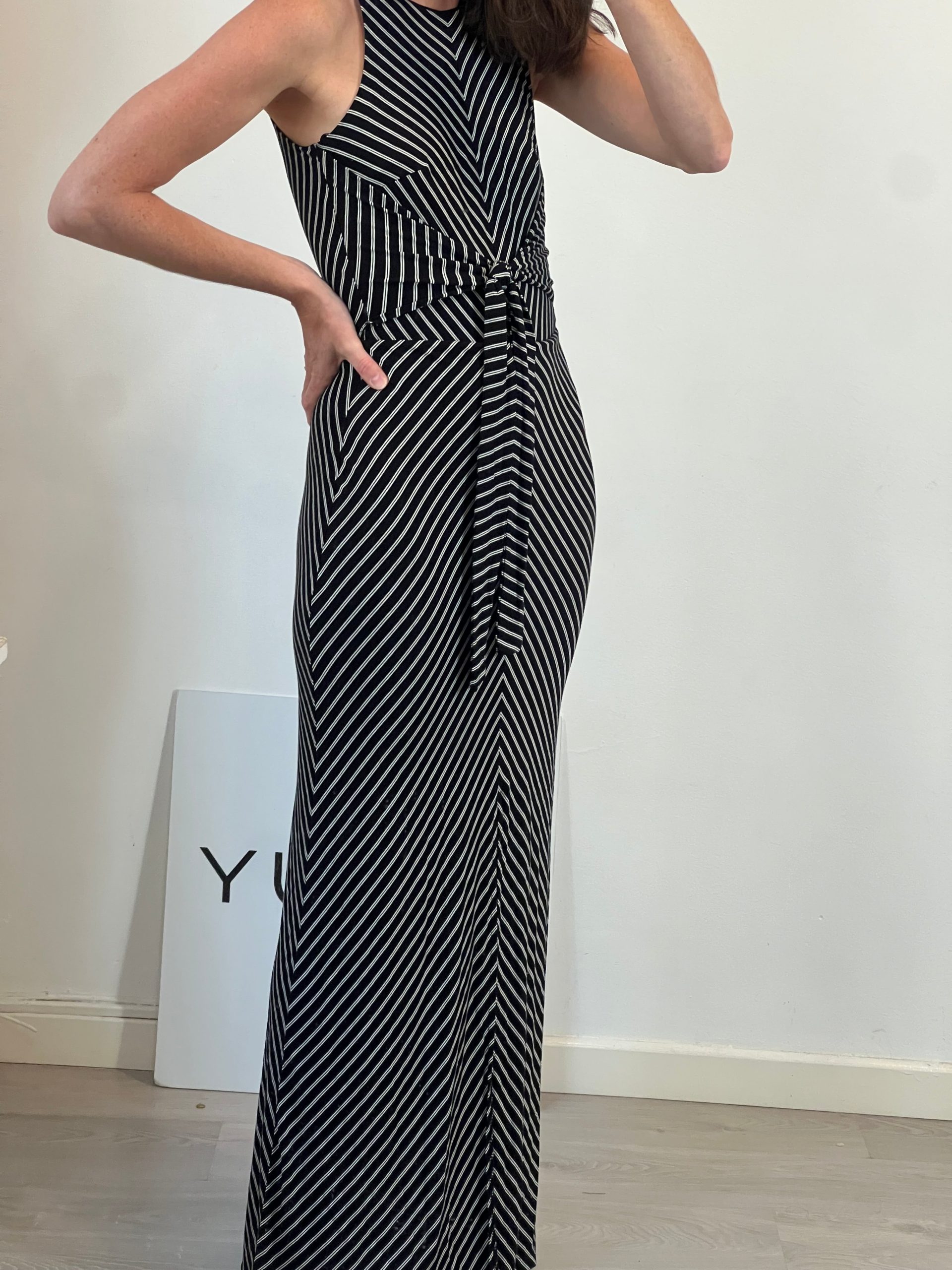 WHITE HOUSE BLACK MARKET. Vestido largo rayas T.xxs