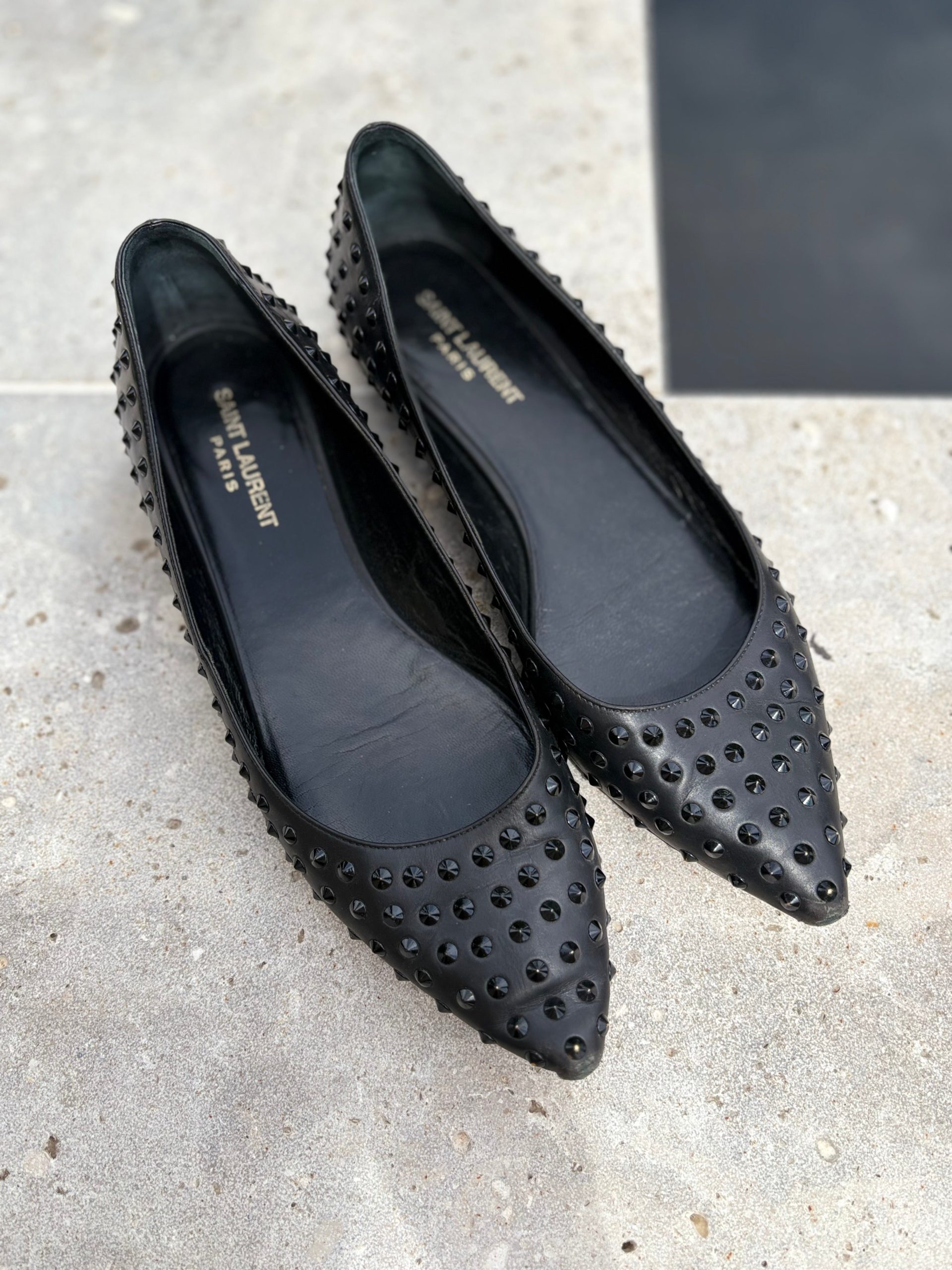 SAINT LAURENT. Bailarina piel tachuelas. T 40