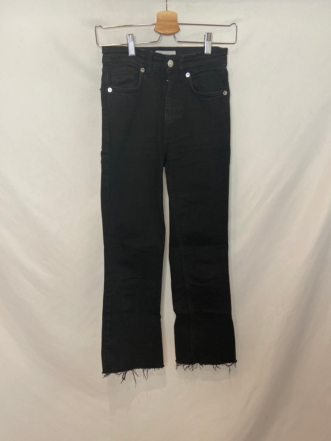 ZARA. Pantalones vaqueros negros T.34
