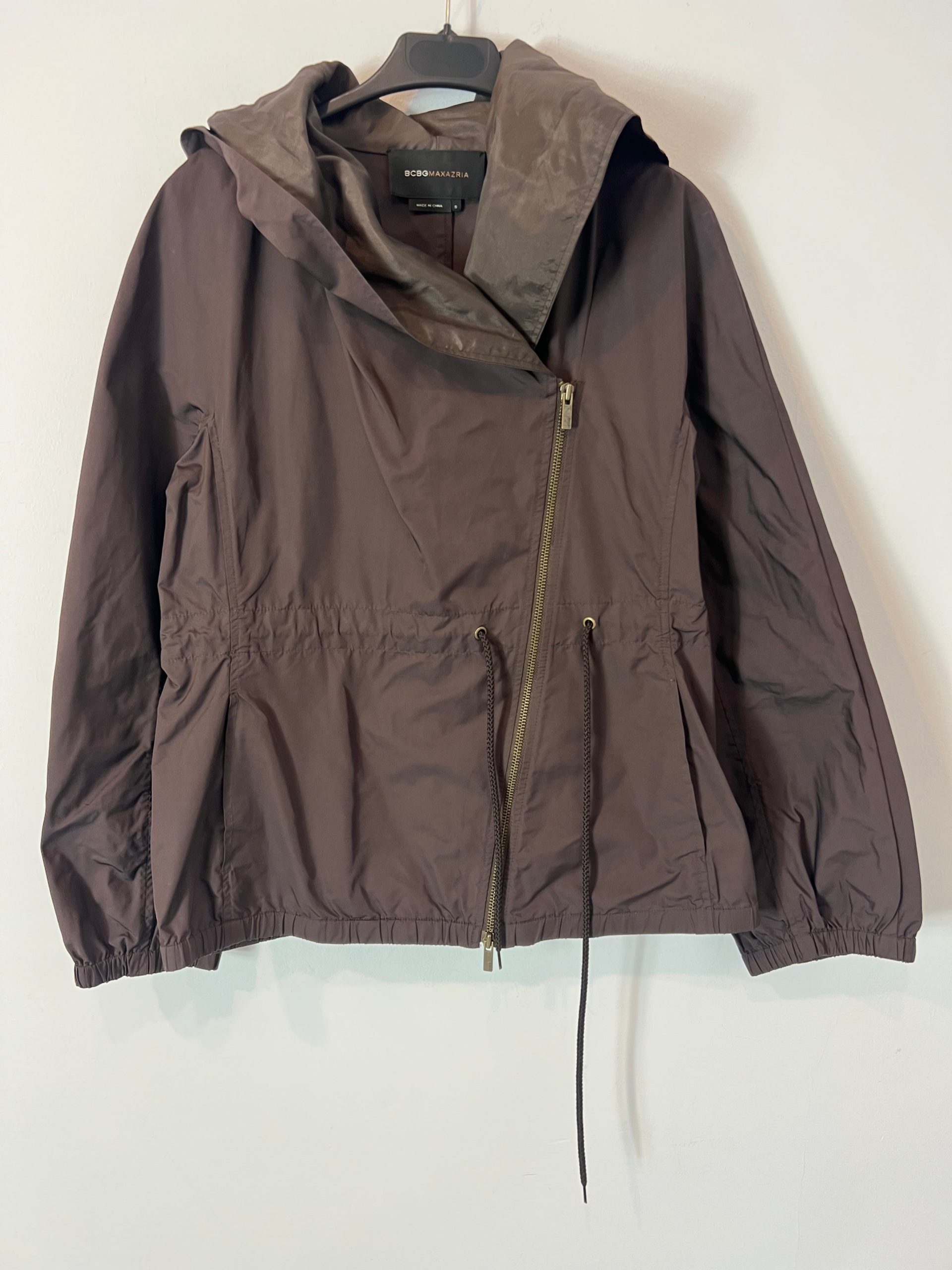 BCBG MAXMARA. Parka marrón cortavientos. T S