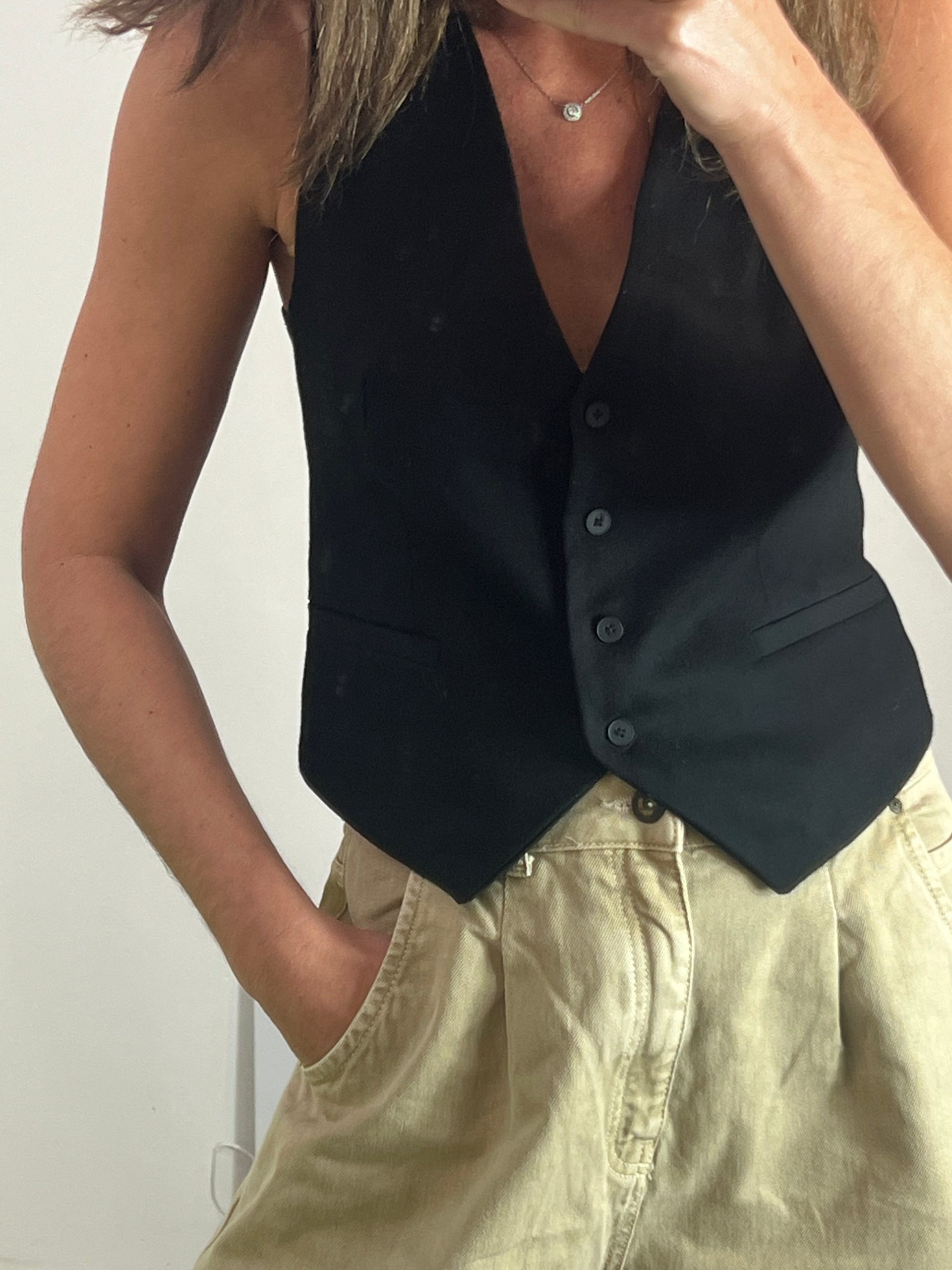 MASSIMO DUTTI. Chaleco negro abotonado T.s