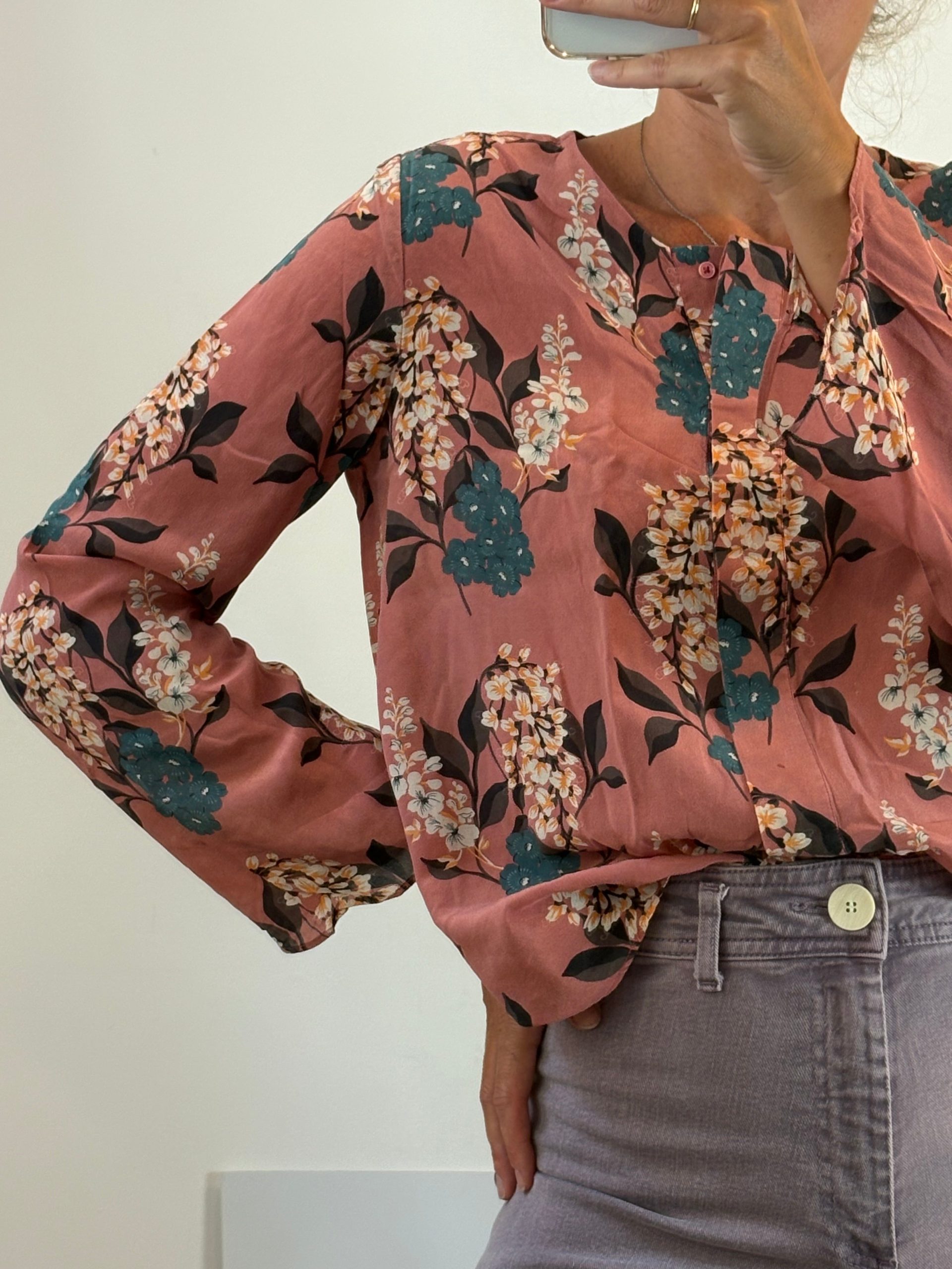 MASSIMO DUTTI. Blusa flores seda T.42