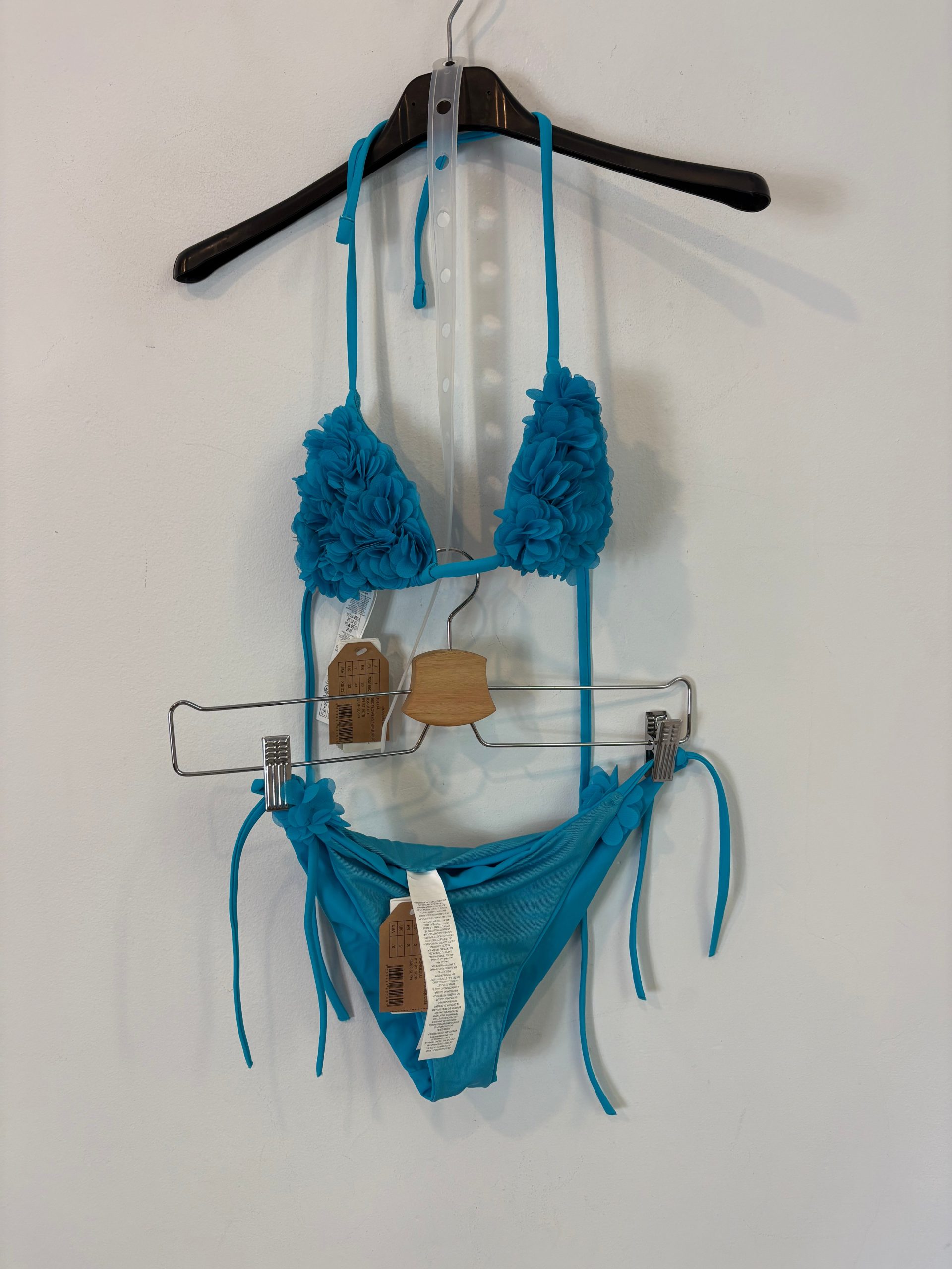 CALZEDONIA. Bikini azul turquesa pétalos. T XS/S