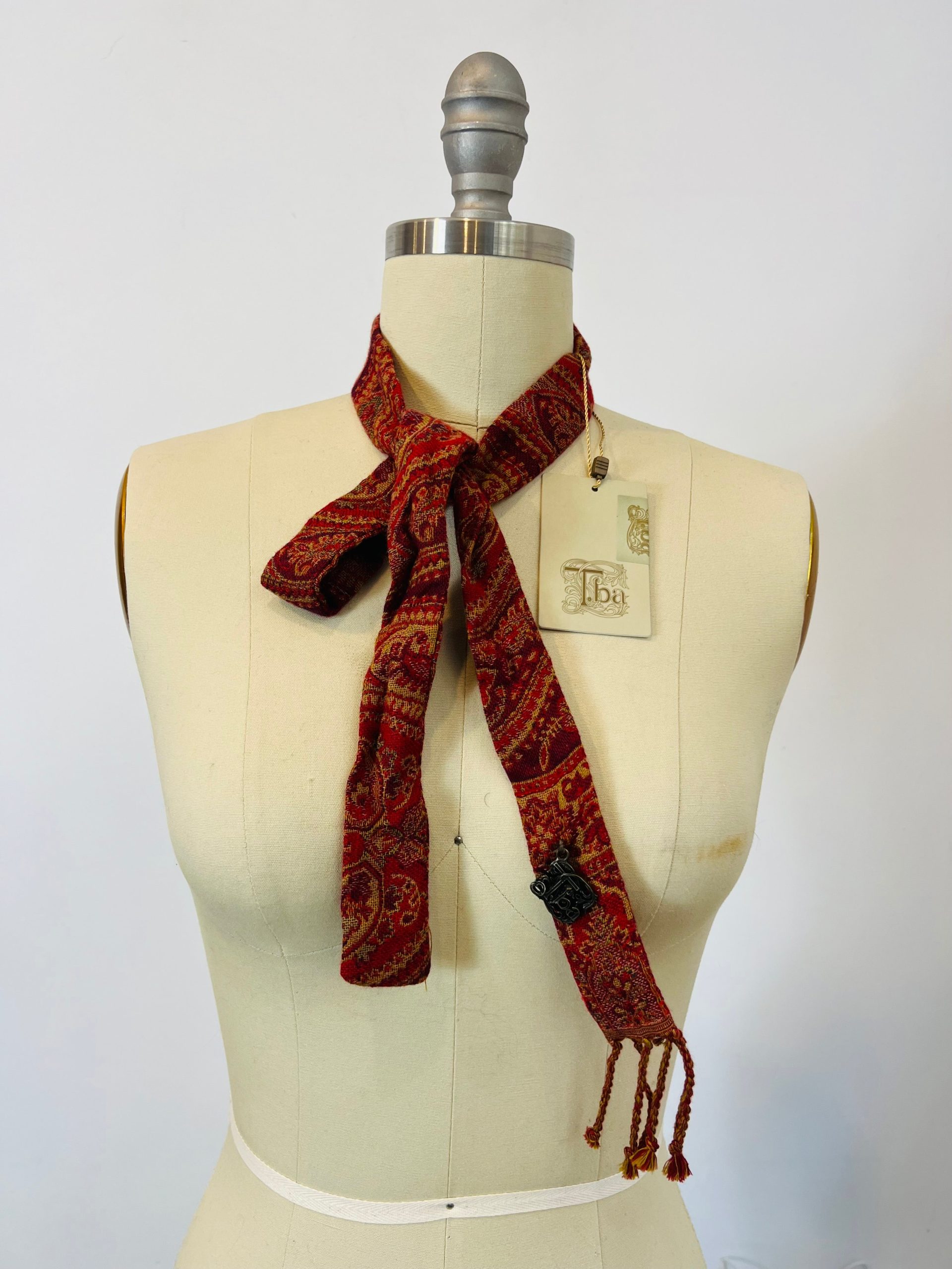 TBA. Corbata tonos burdeos