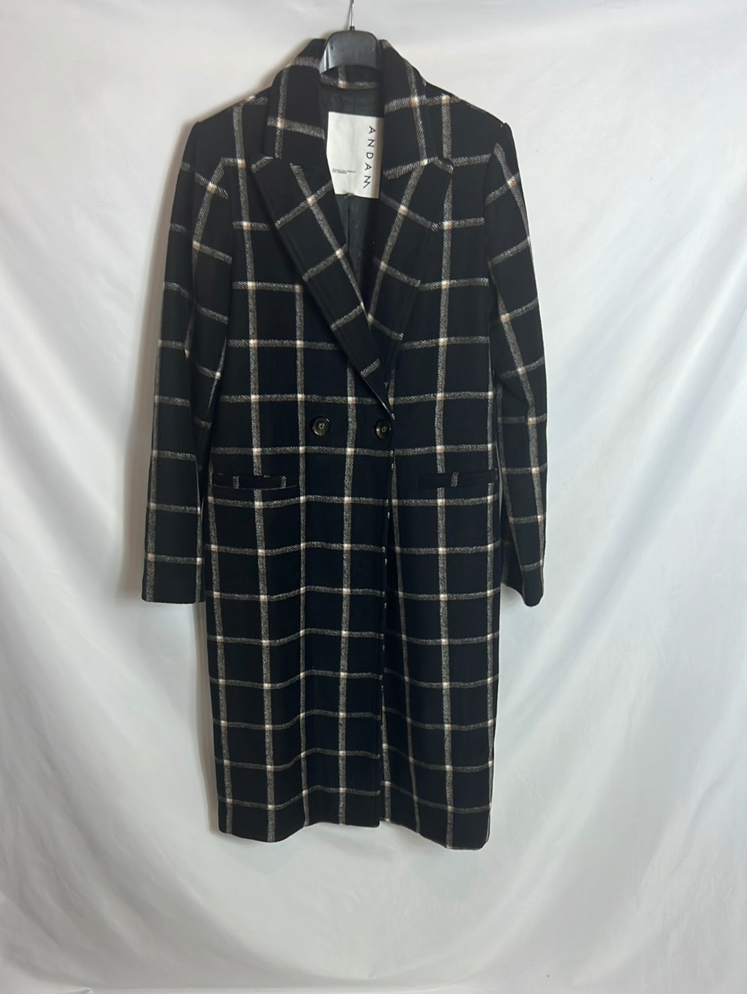 ANDAM. Abrigo paño negro cuadros. T 38