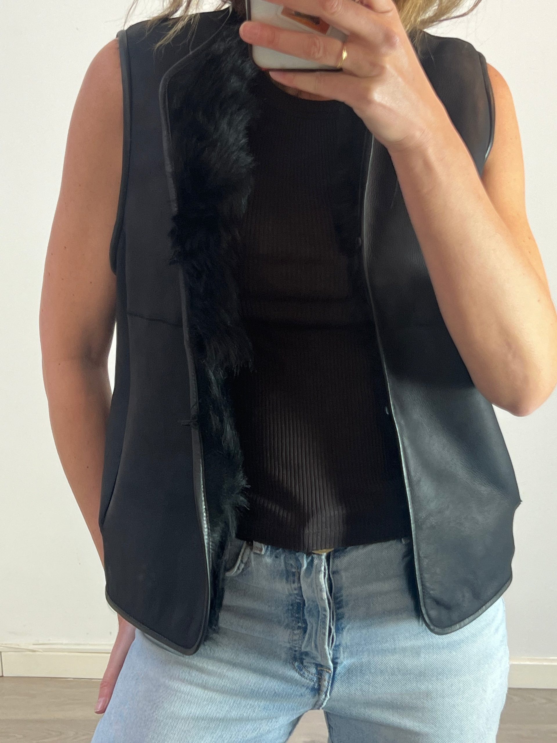 MASSIMO DUTTI. Chaleco negro pelo y piel T.u(s)