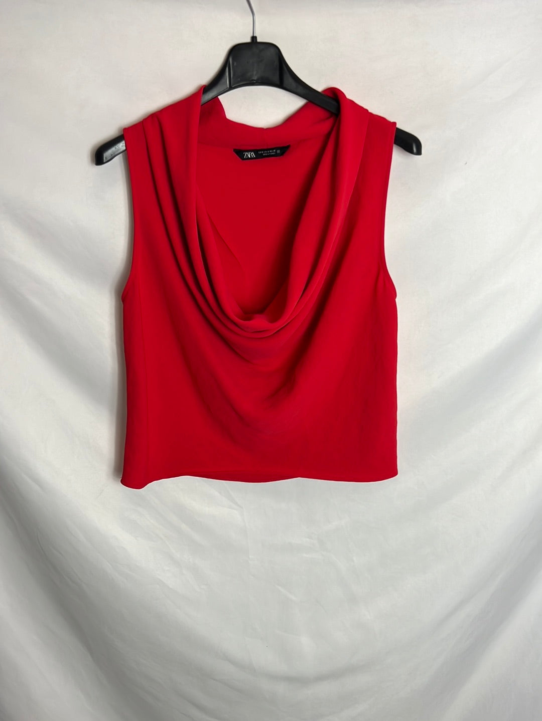 ZARA. Top rojo escote fluido. T S
