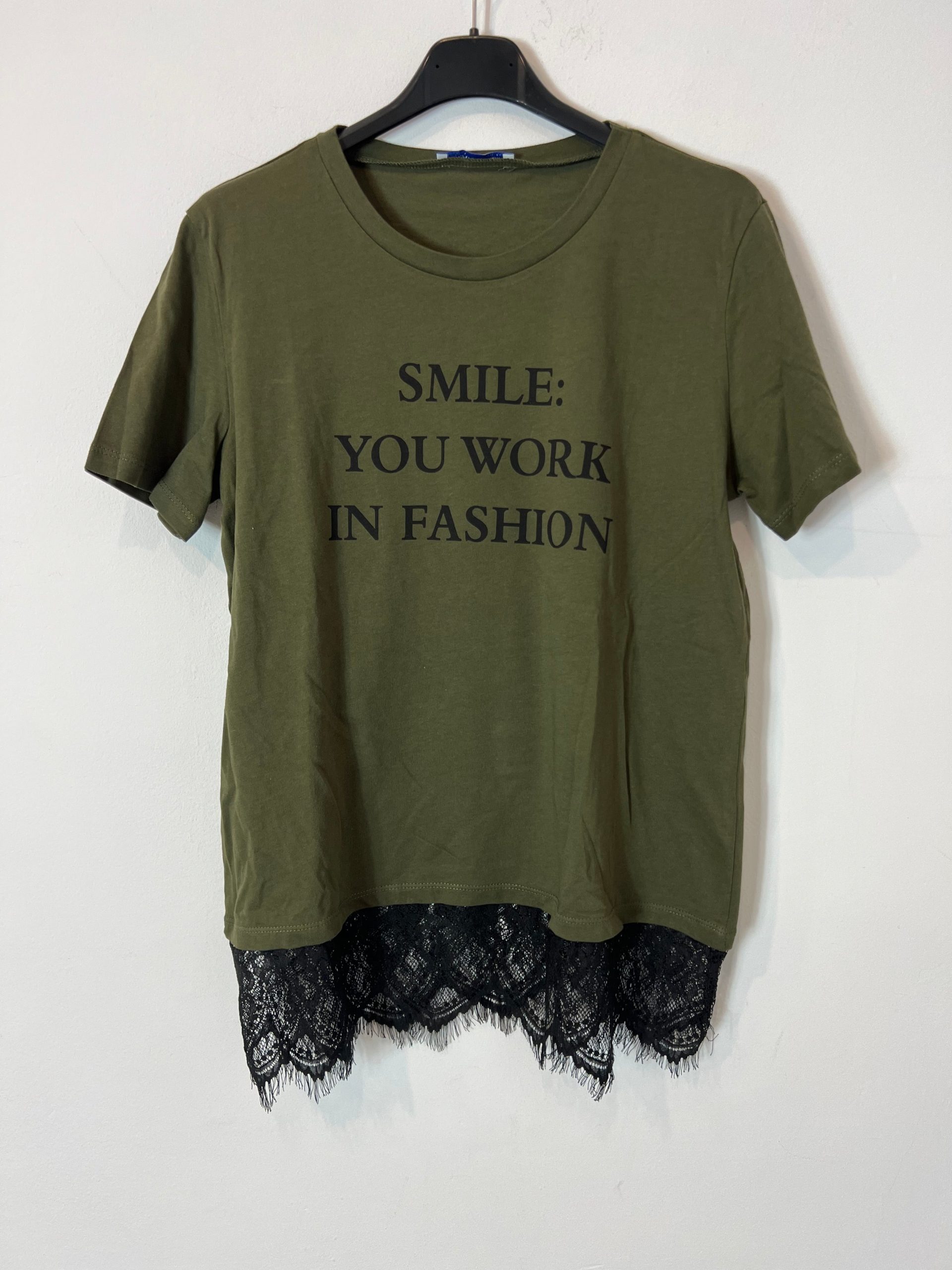 ZARA. Camiseta verde detalle encaje. T M
