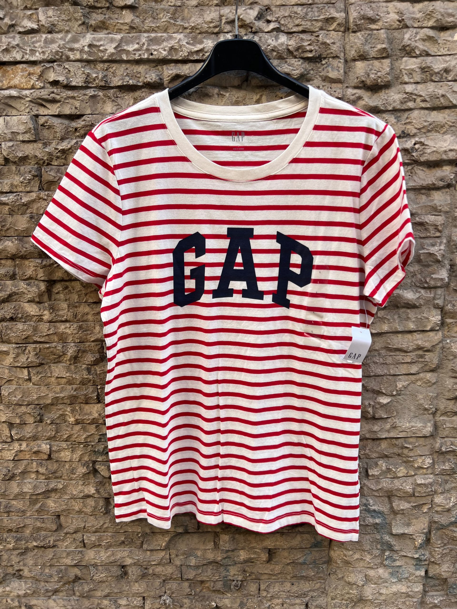GAP. Camiseta rayas rojas logo. T L