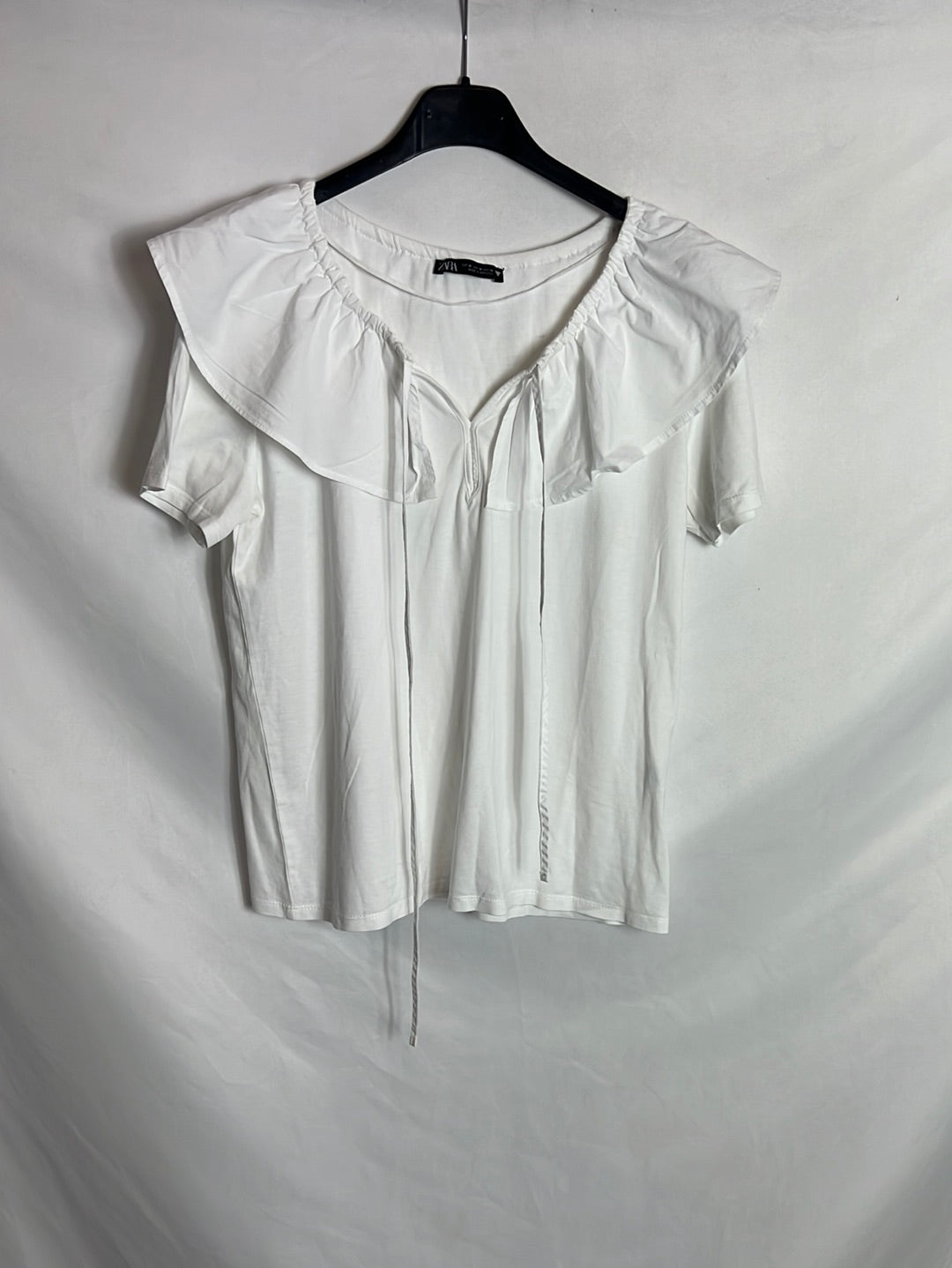 ZARA. Camiseta blanca volante . T M