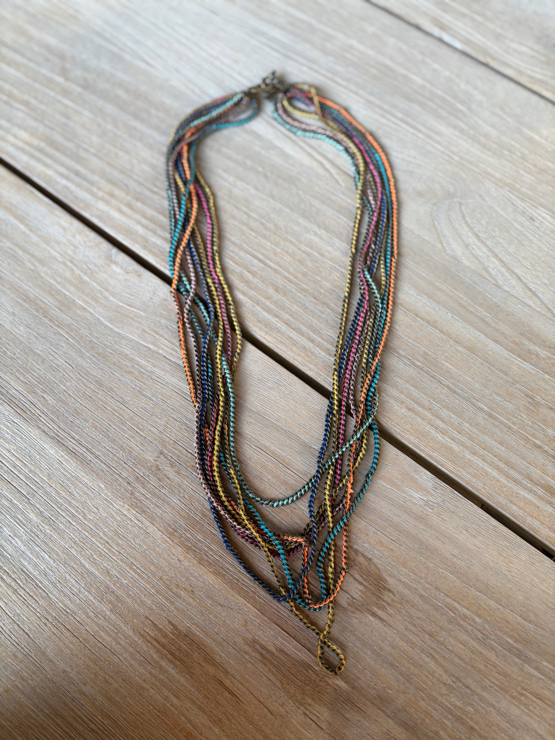 OTRAS. Collar cadenas colores