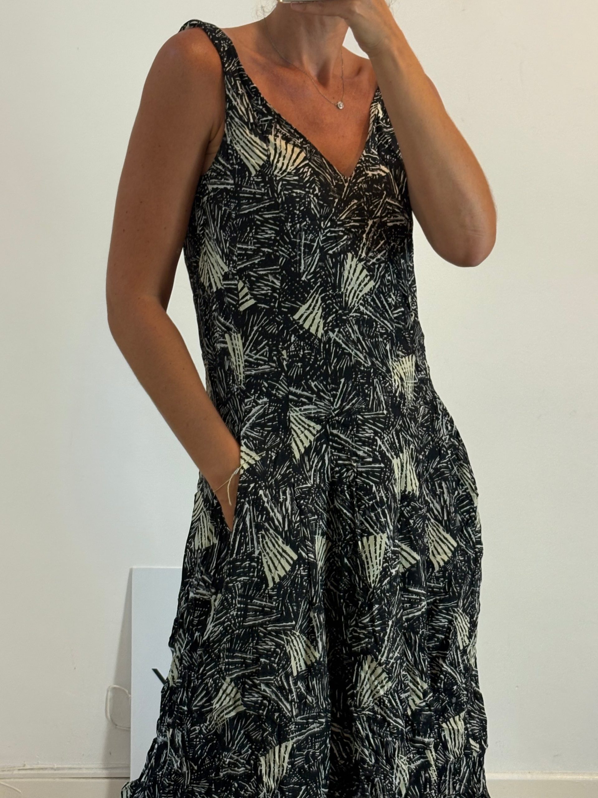 BIMBA Y LOLA. Vestido negro estampado oversized. T XS