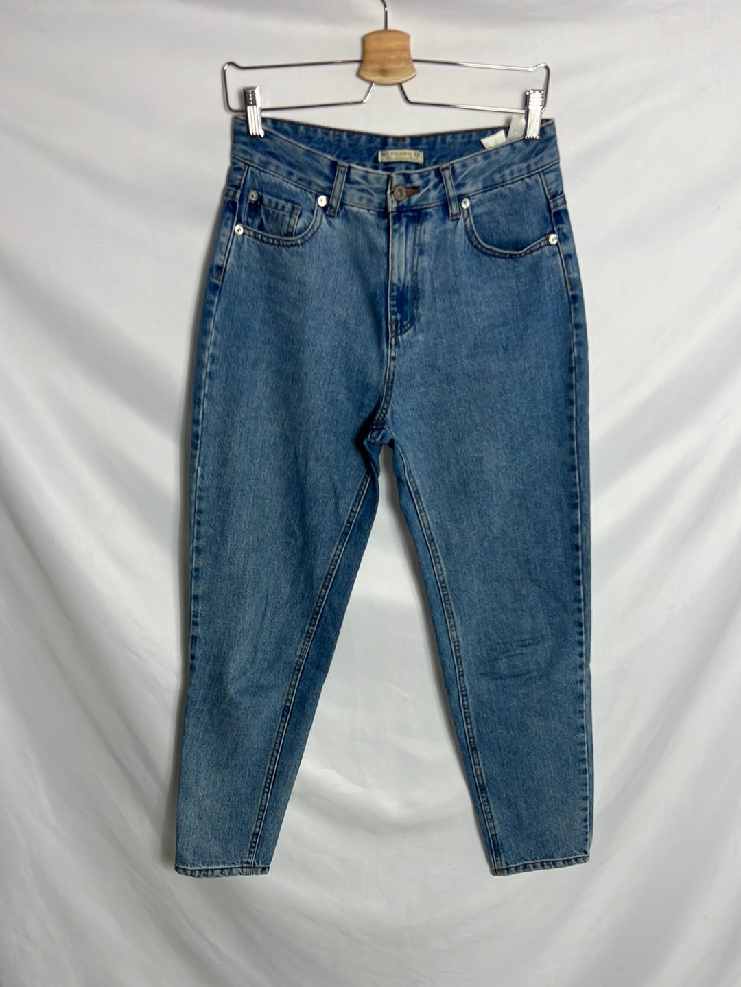 PULL&BEAR. Pantalón denim mom fit. T 36