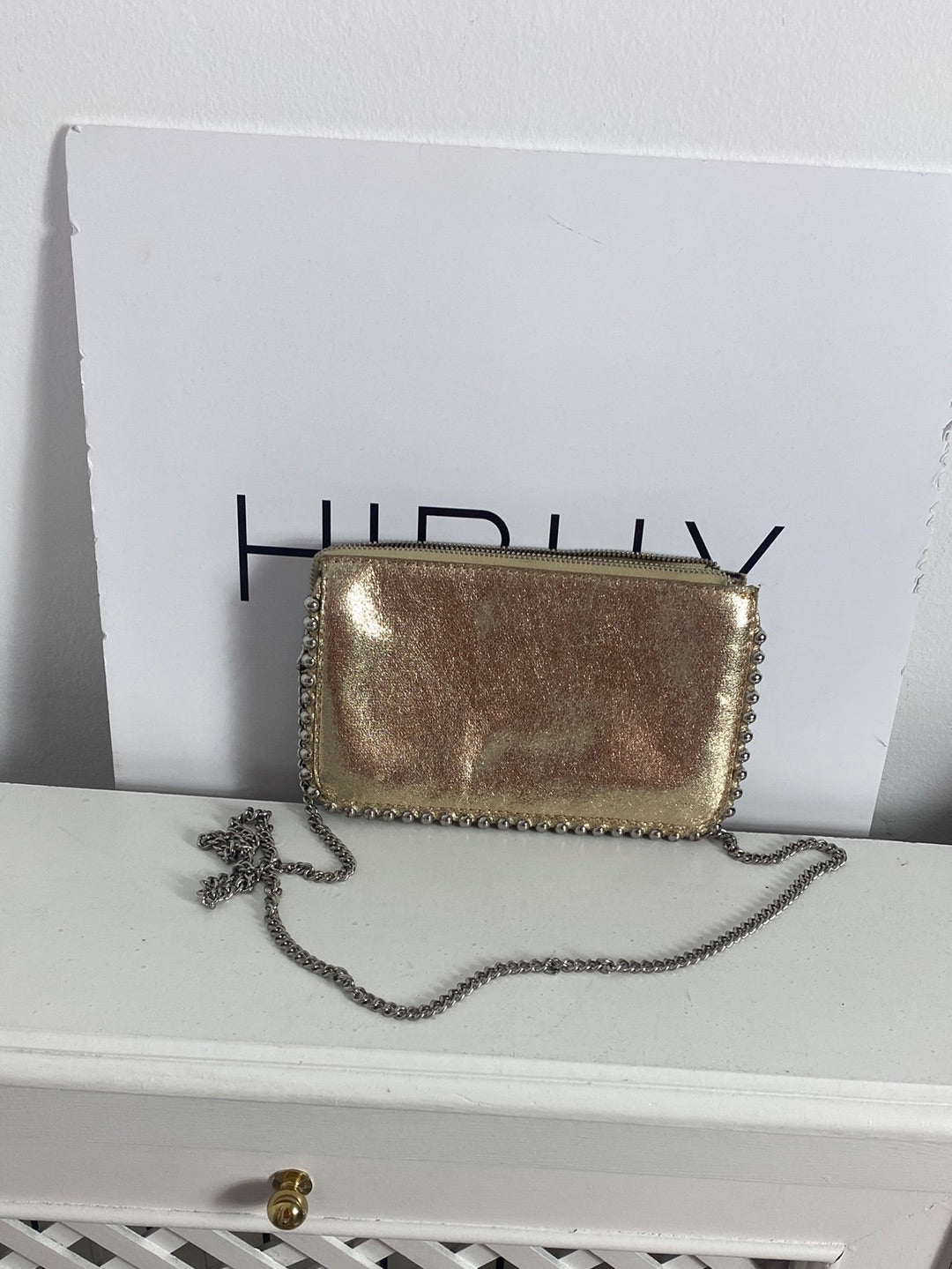 ZARA. Bolso dorado tachuelas