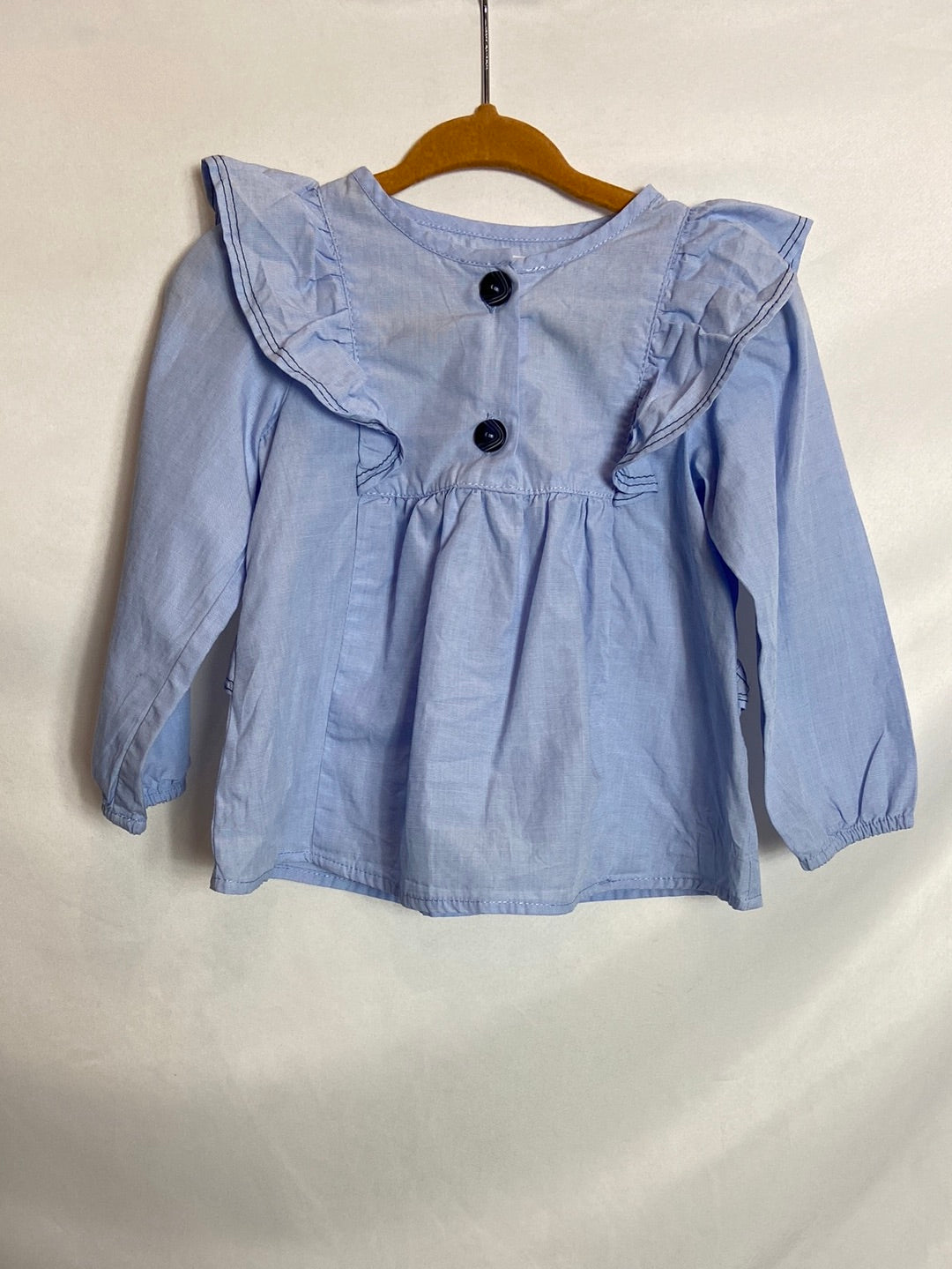 ZARA. blusa azul volantes T. 12-18 meses