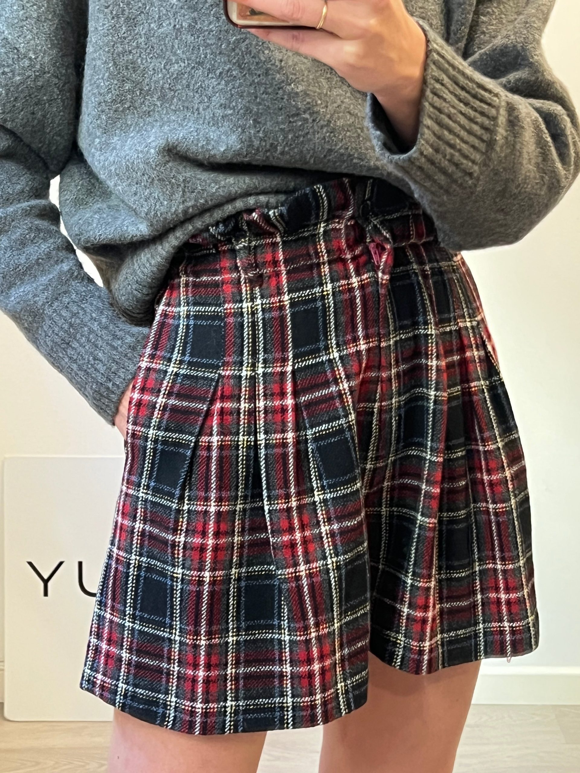 COOSY. Pantalones cortos cuadros. T.M (S)