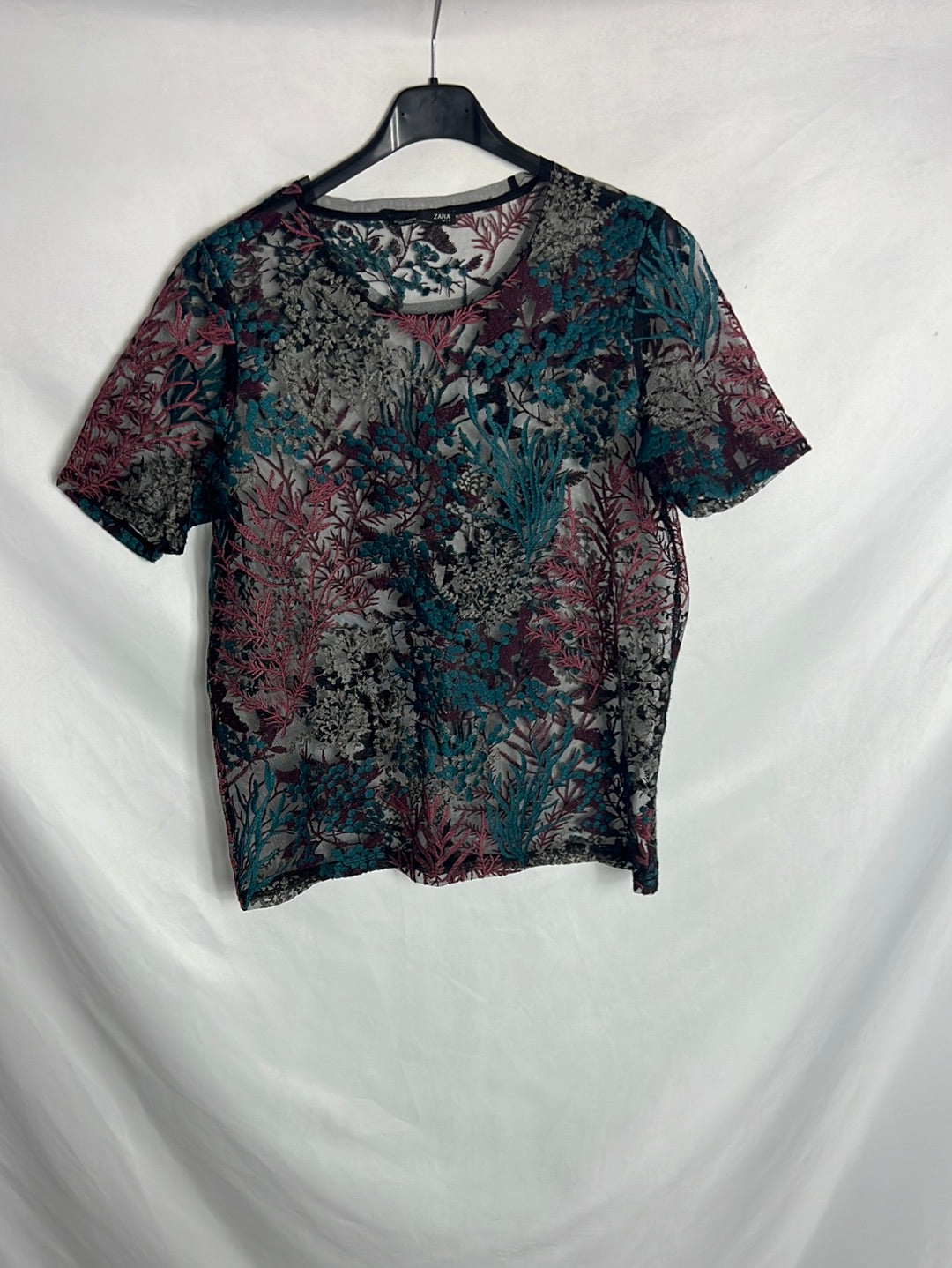 ZARA. Top semitransparente bordados. TM