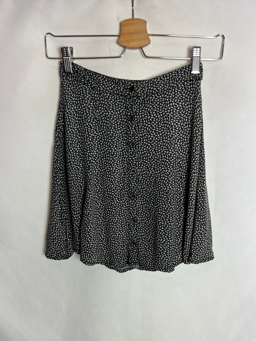 DOUBLE AGENT. Falda corta azul abotonada. T XXS