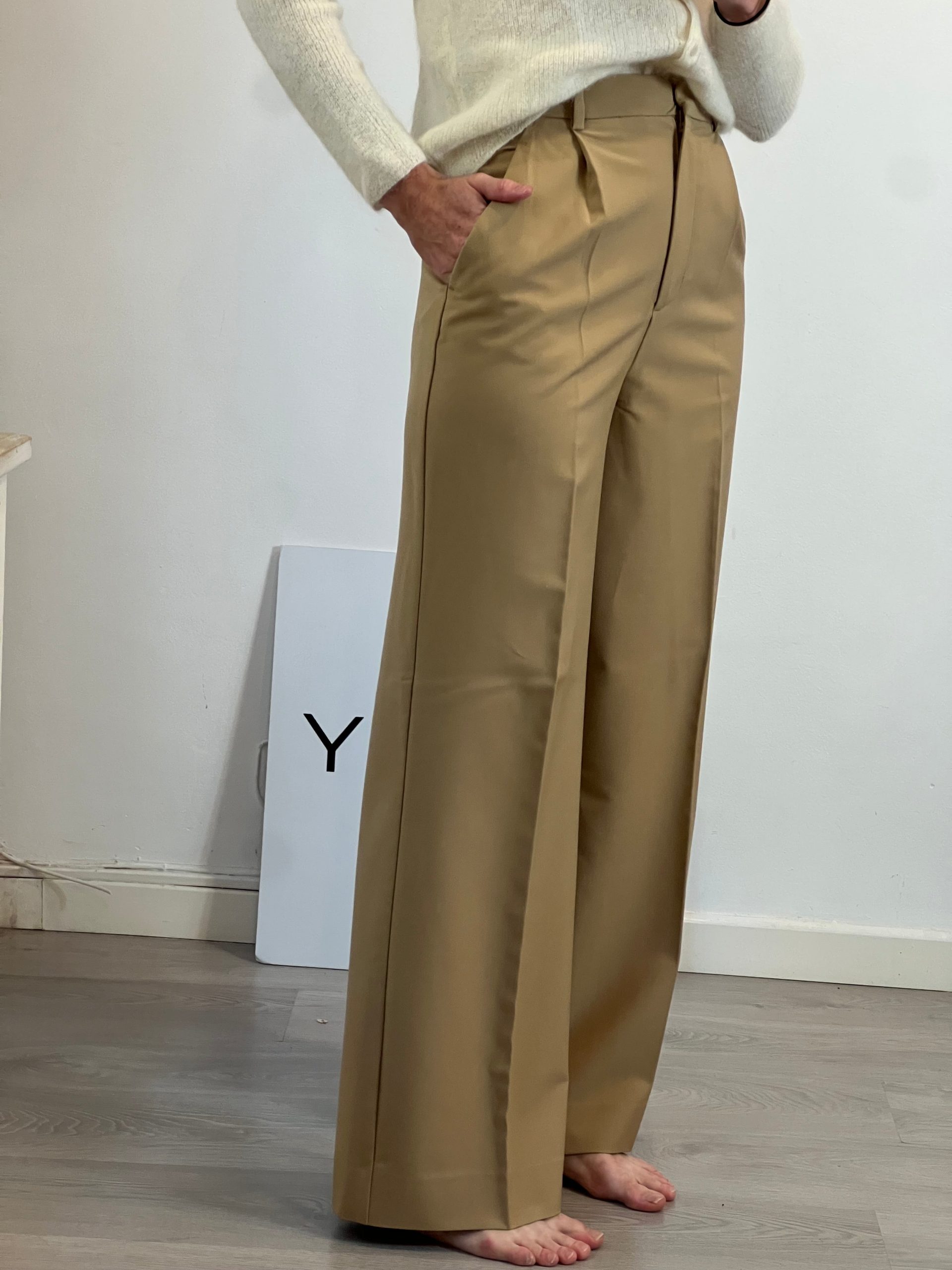 ZARA. Pantalón beige sastre. T XS