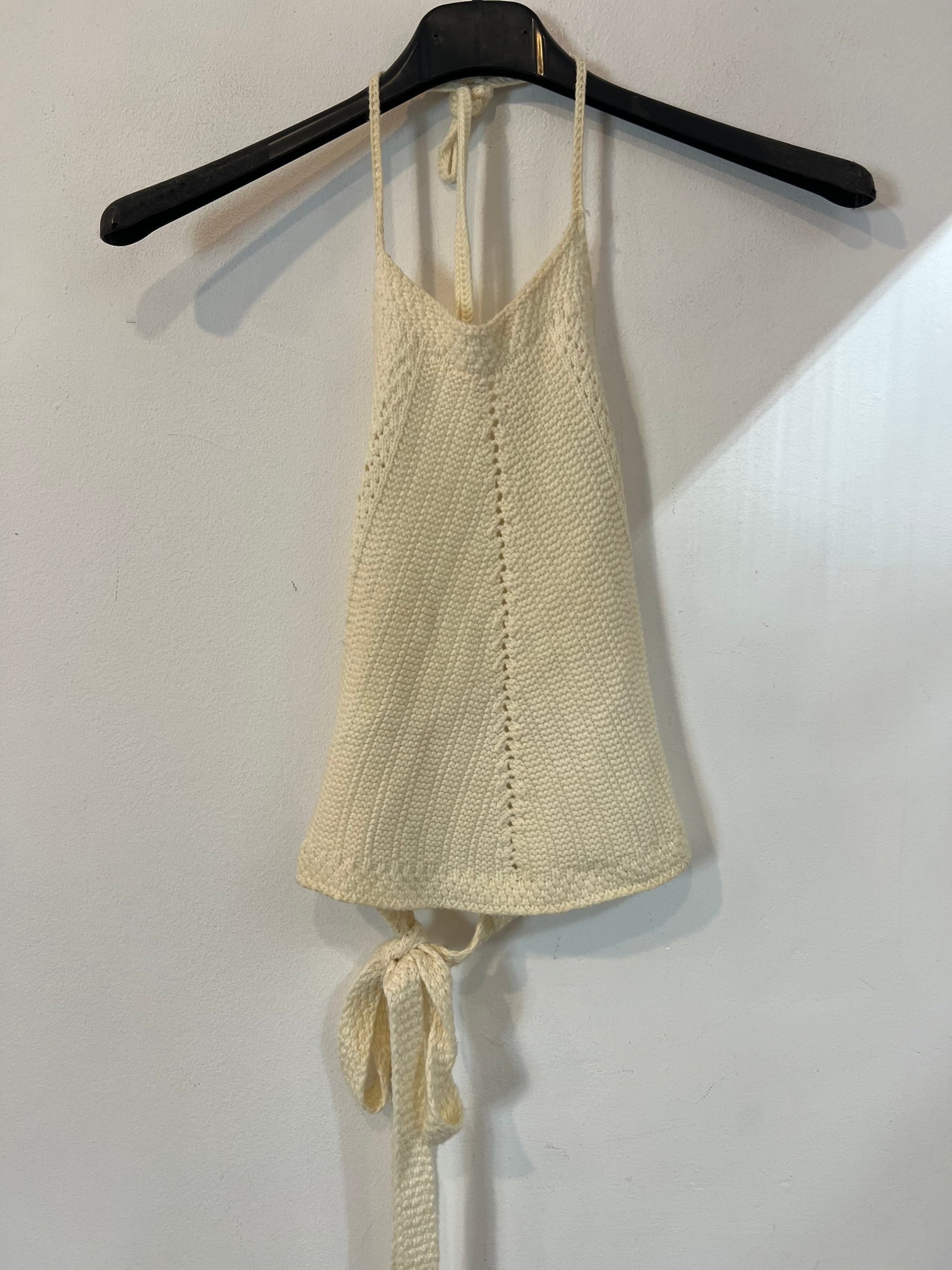 PINS & NEEDLES. Top beige croché T.s