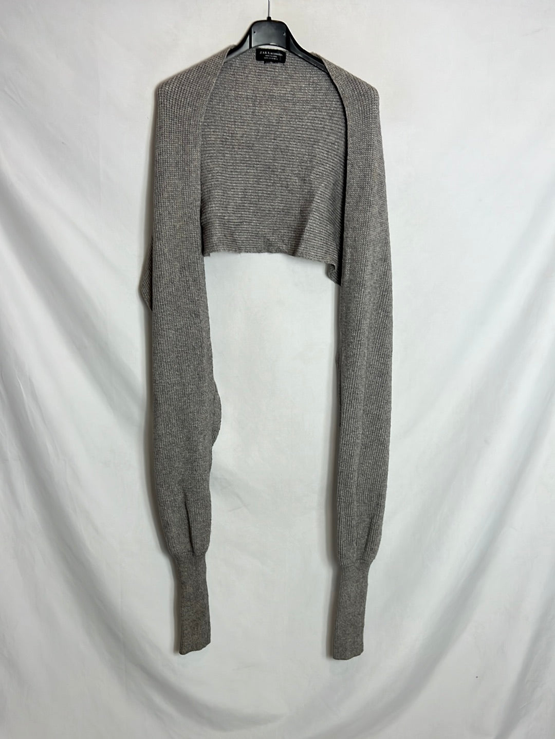 ZARA. Bufanda con mangas. TM