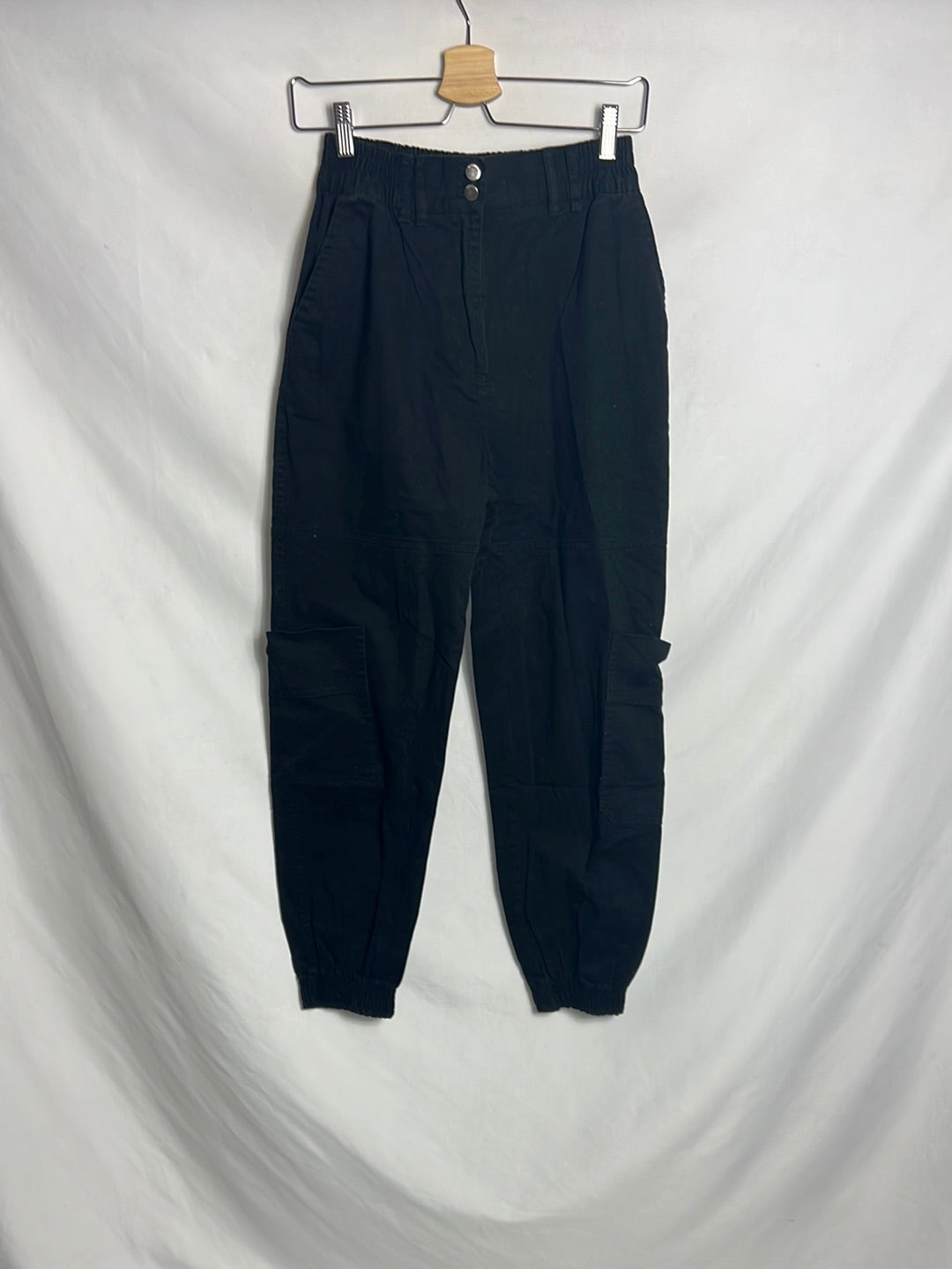 BERSHKA. Pantalón slouchy negro bolsillos. T 38