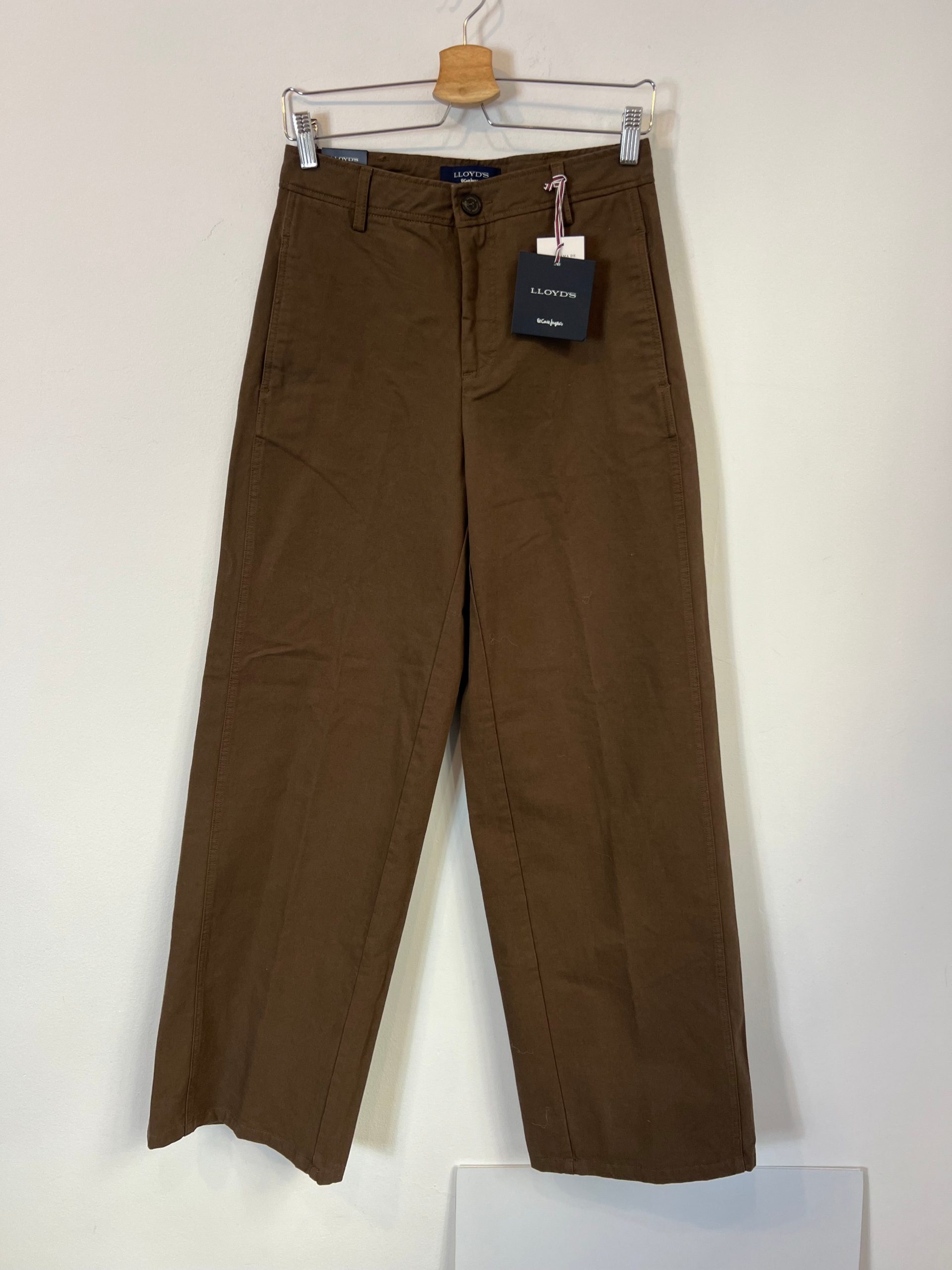 LLOYD´S. Pantalón marrón chocolate recto. T 36