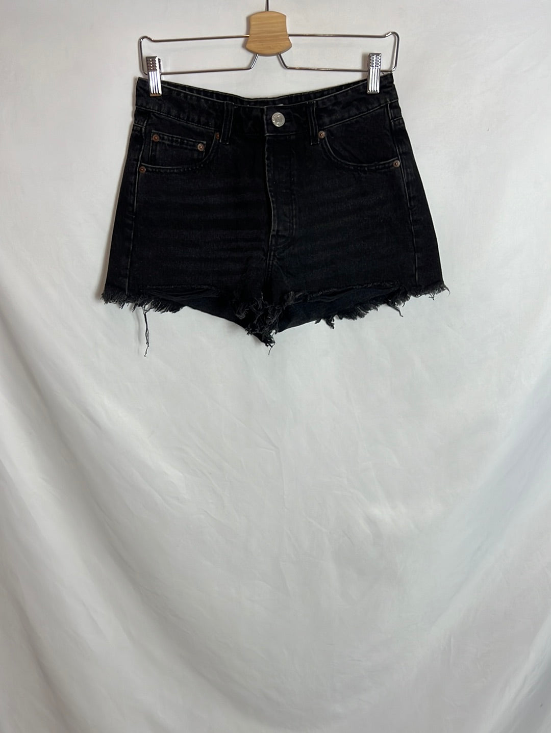 ZARA. Short vaquero negro T. 38
