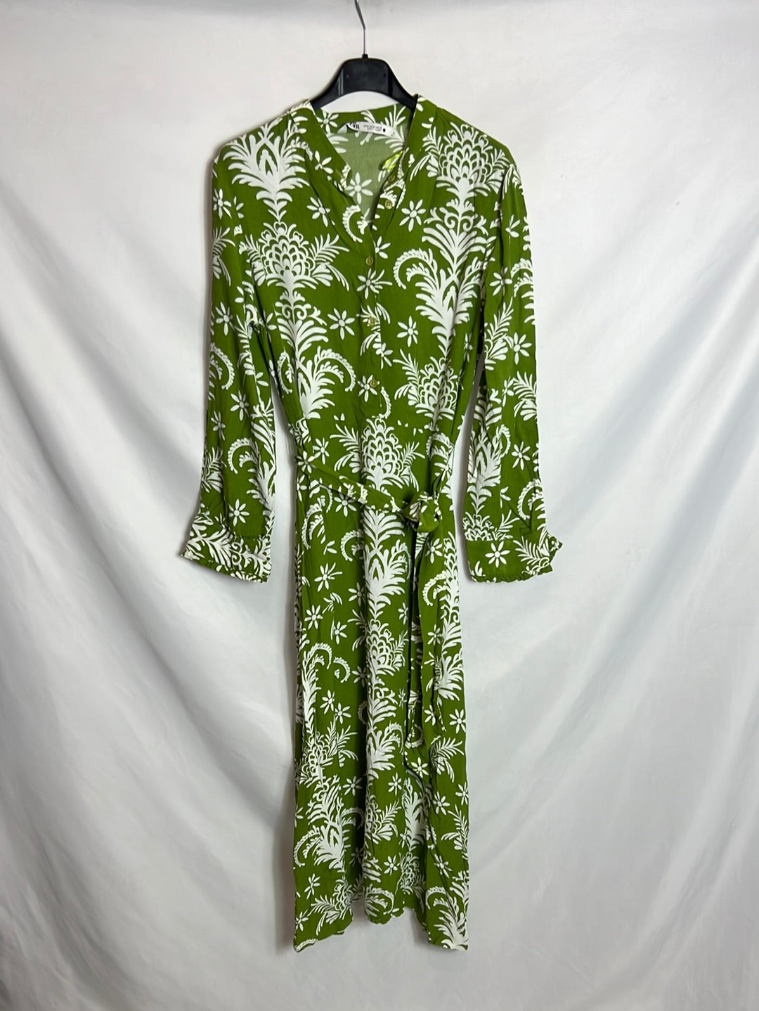 ZARA. Vestido midi verde flores. T M