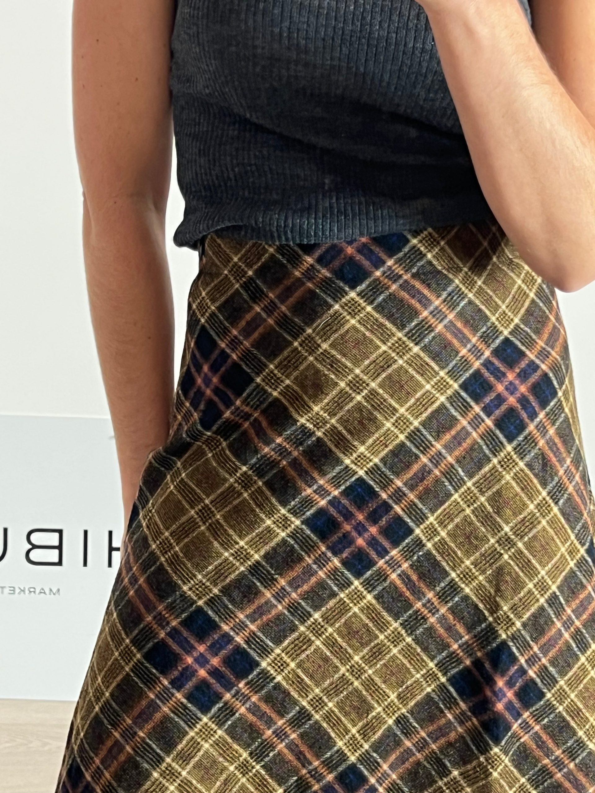 MASSCOB. Falda cuadros marrones lanaT.36