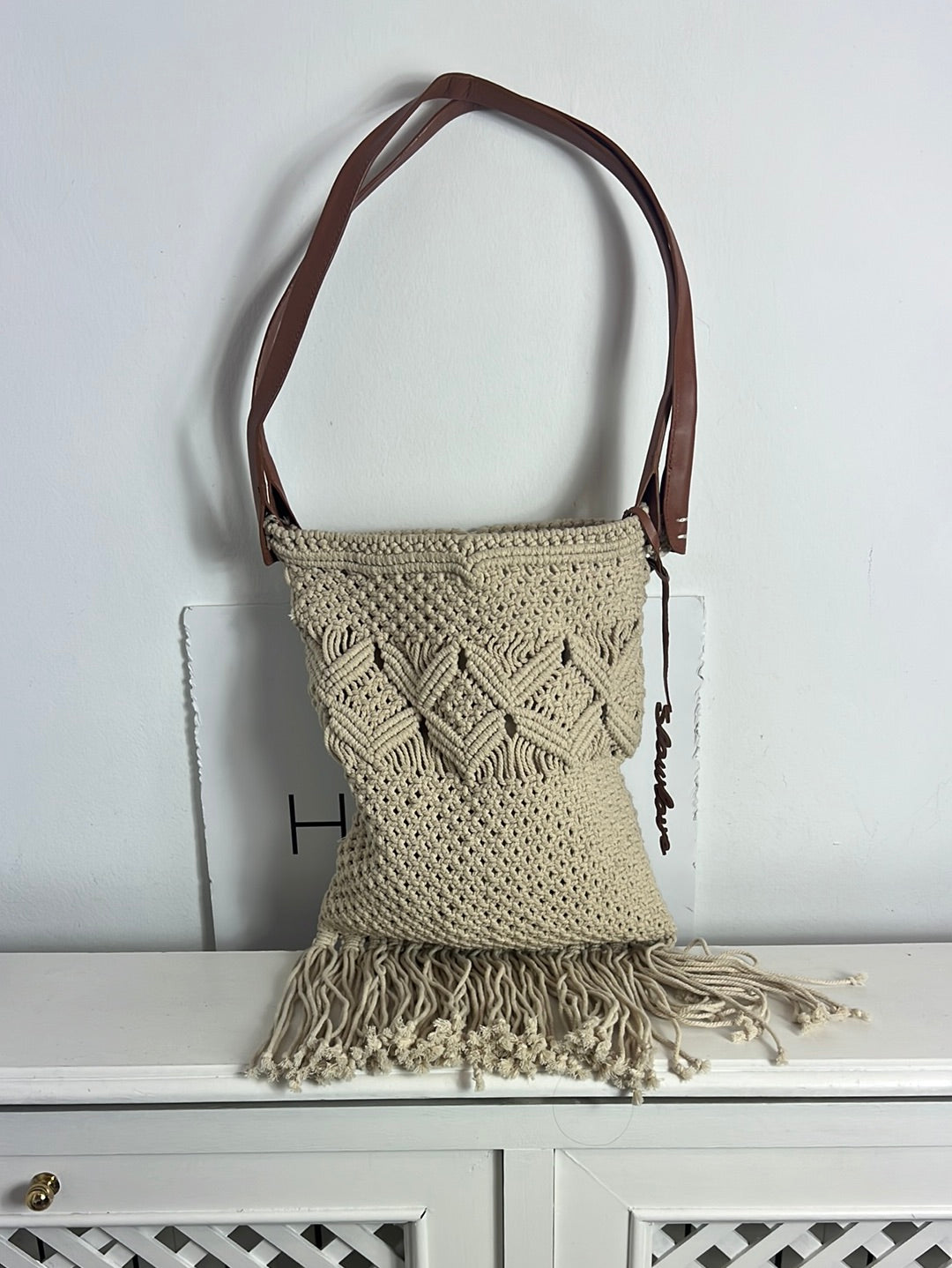 SLOWLOVE. Bolso trenzado beige flecos