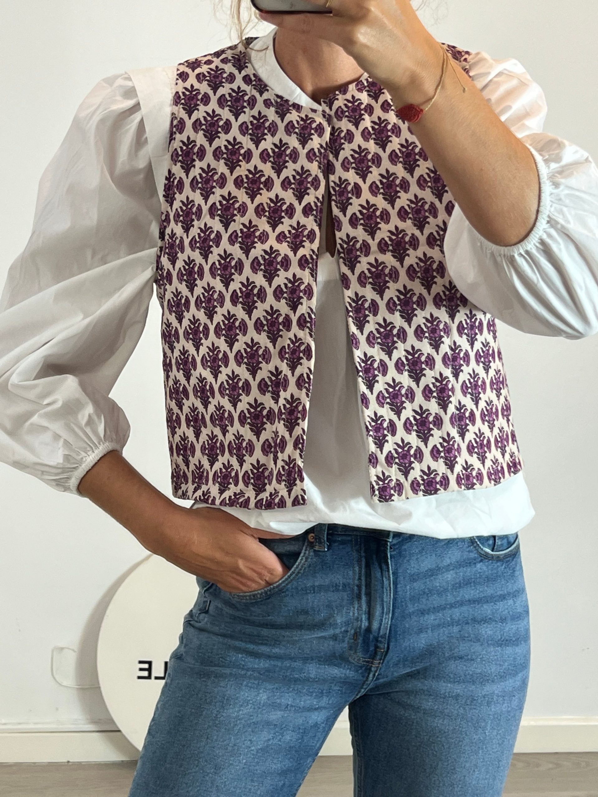 OTRAS. Chaleco beige flores moradas TU(s/m)