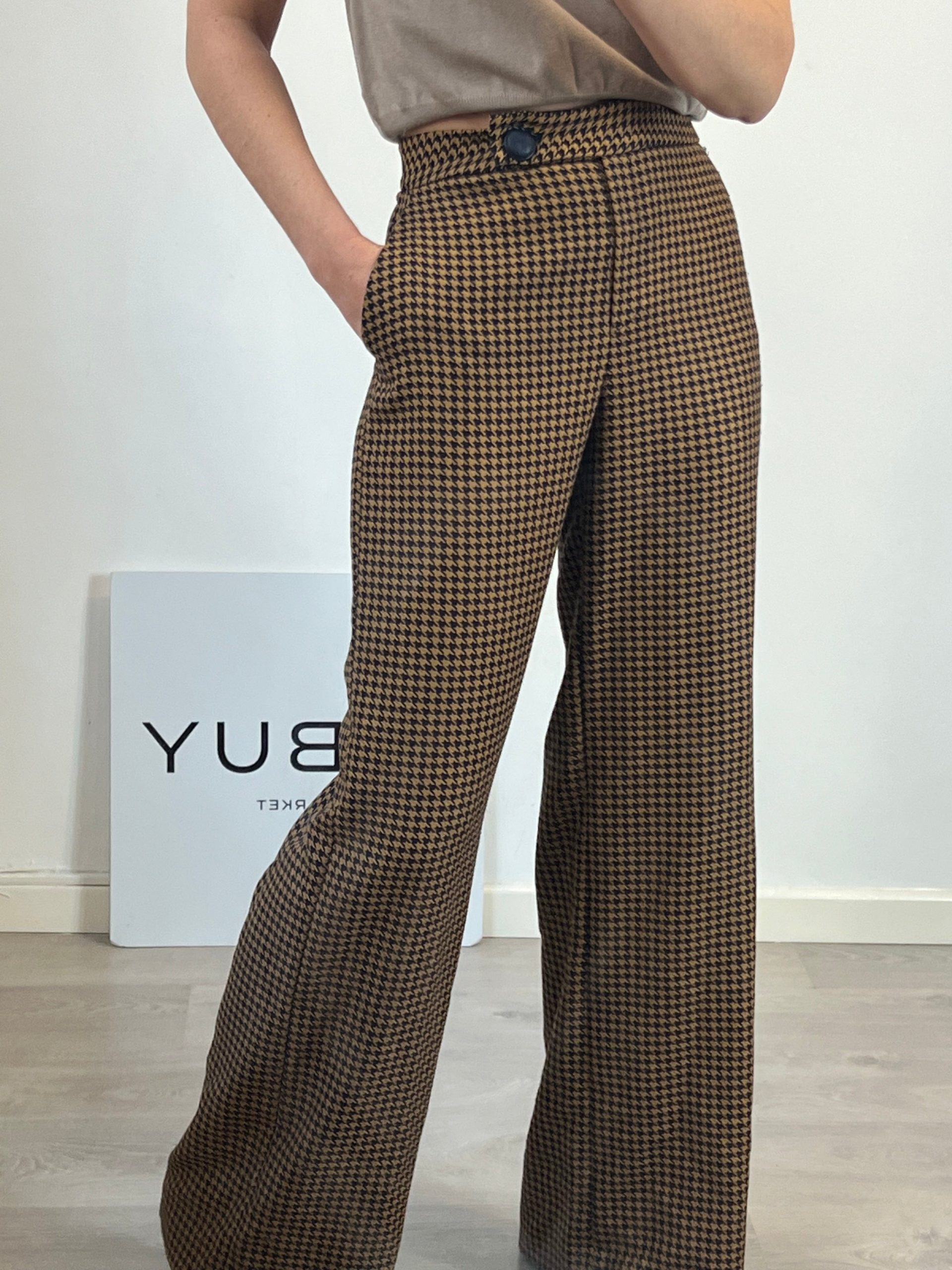 UTERQÜE. Pantalón pata de gallo pata ancha. T 36