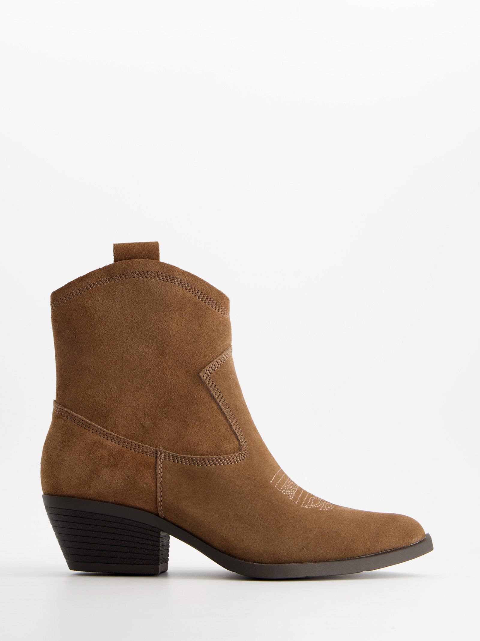 Botón cowboy de ante con tacón - ULK Aroa