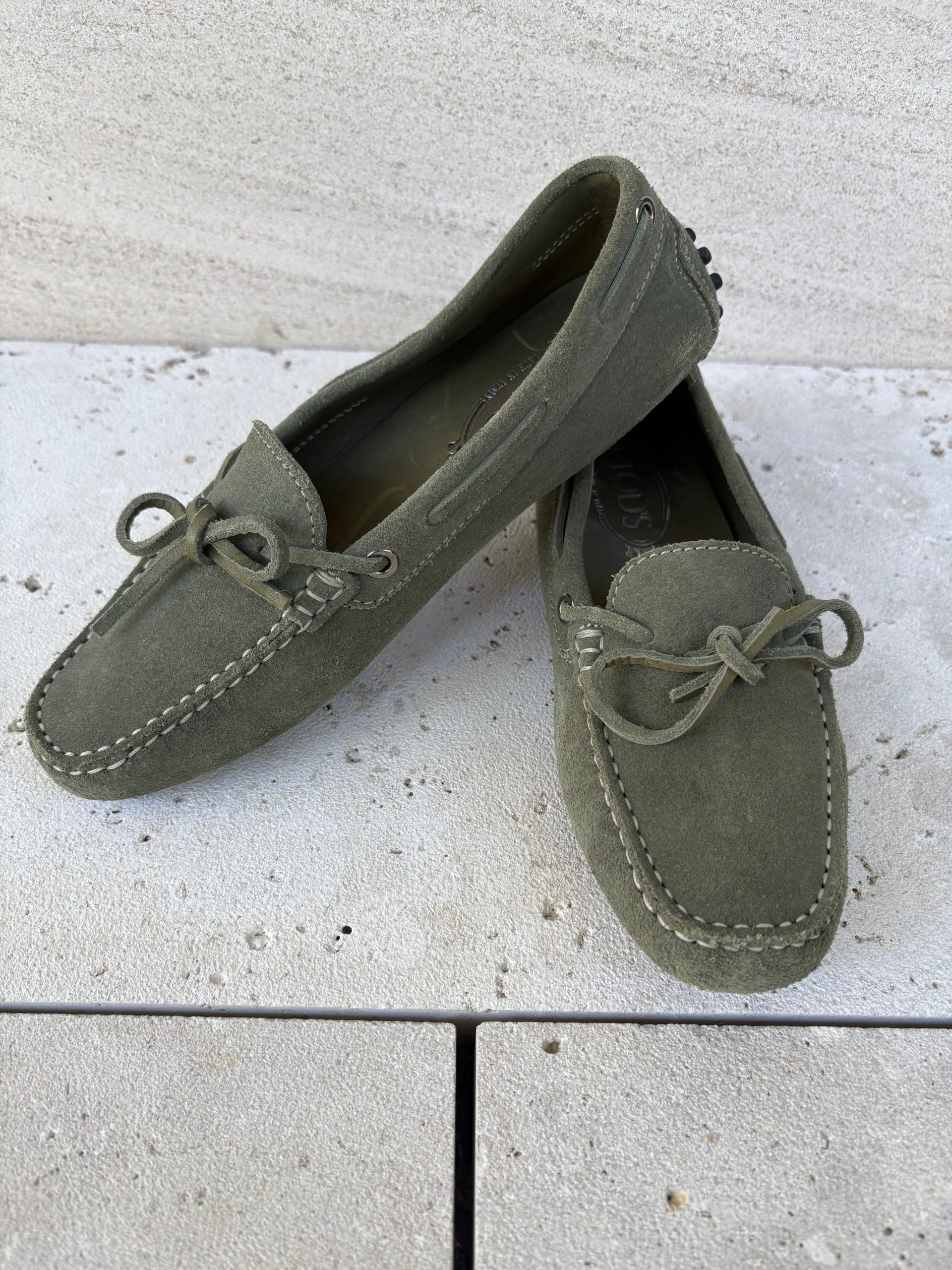 TOD´S . Mocasines piel en verde. 37..5
