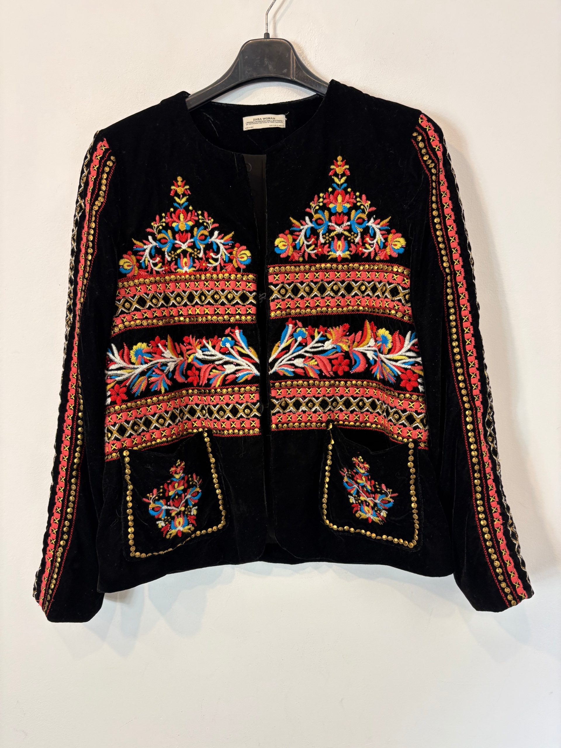 ZARA. Chaqueta terciopelo bordados. T S