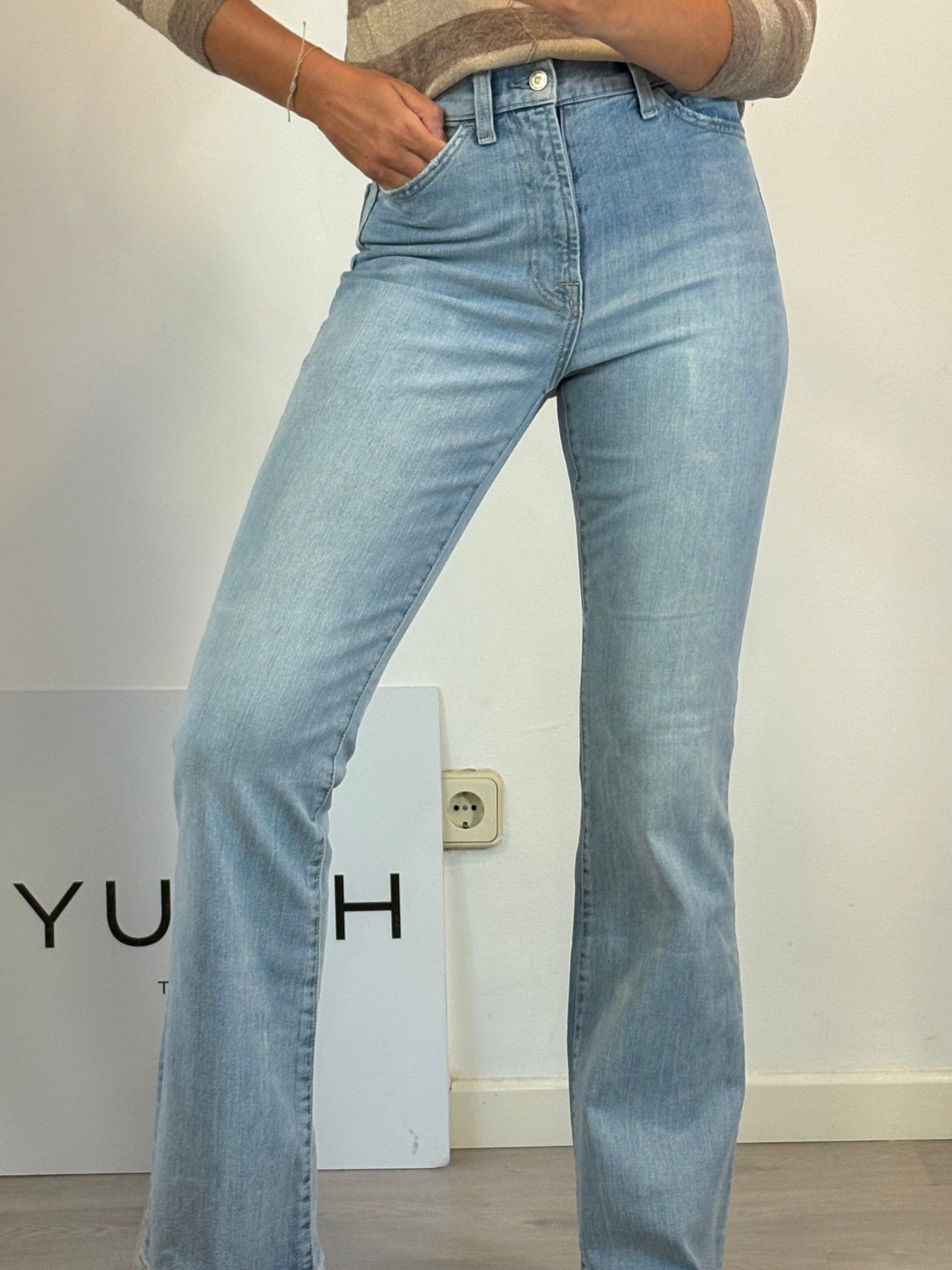 7 FOR ALL MAKIND. Denim rectos claros. T 27 (38)