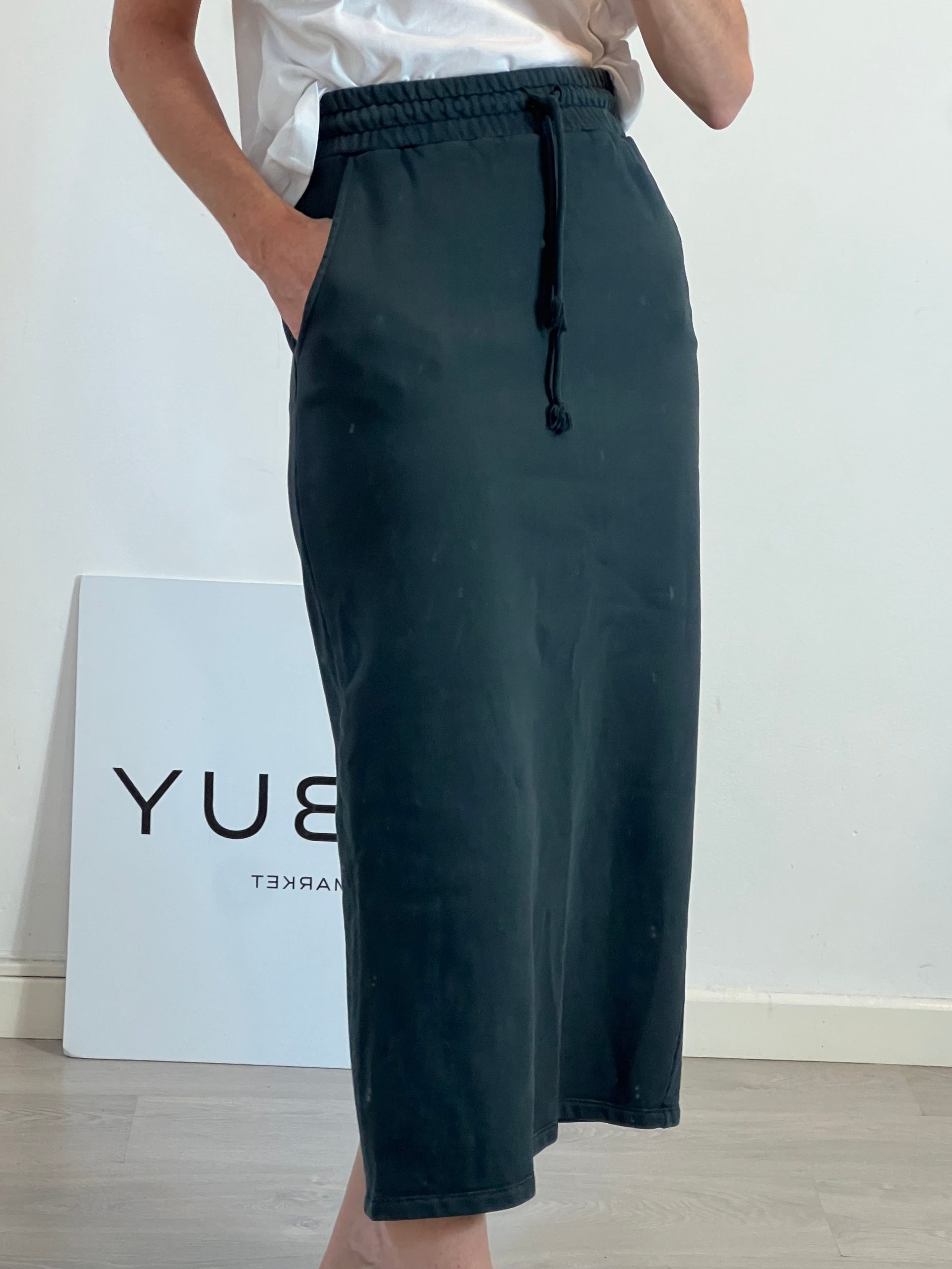 ZARA. Falda tejido elástico azul. T. S