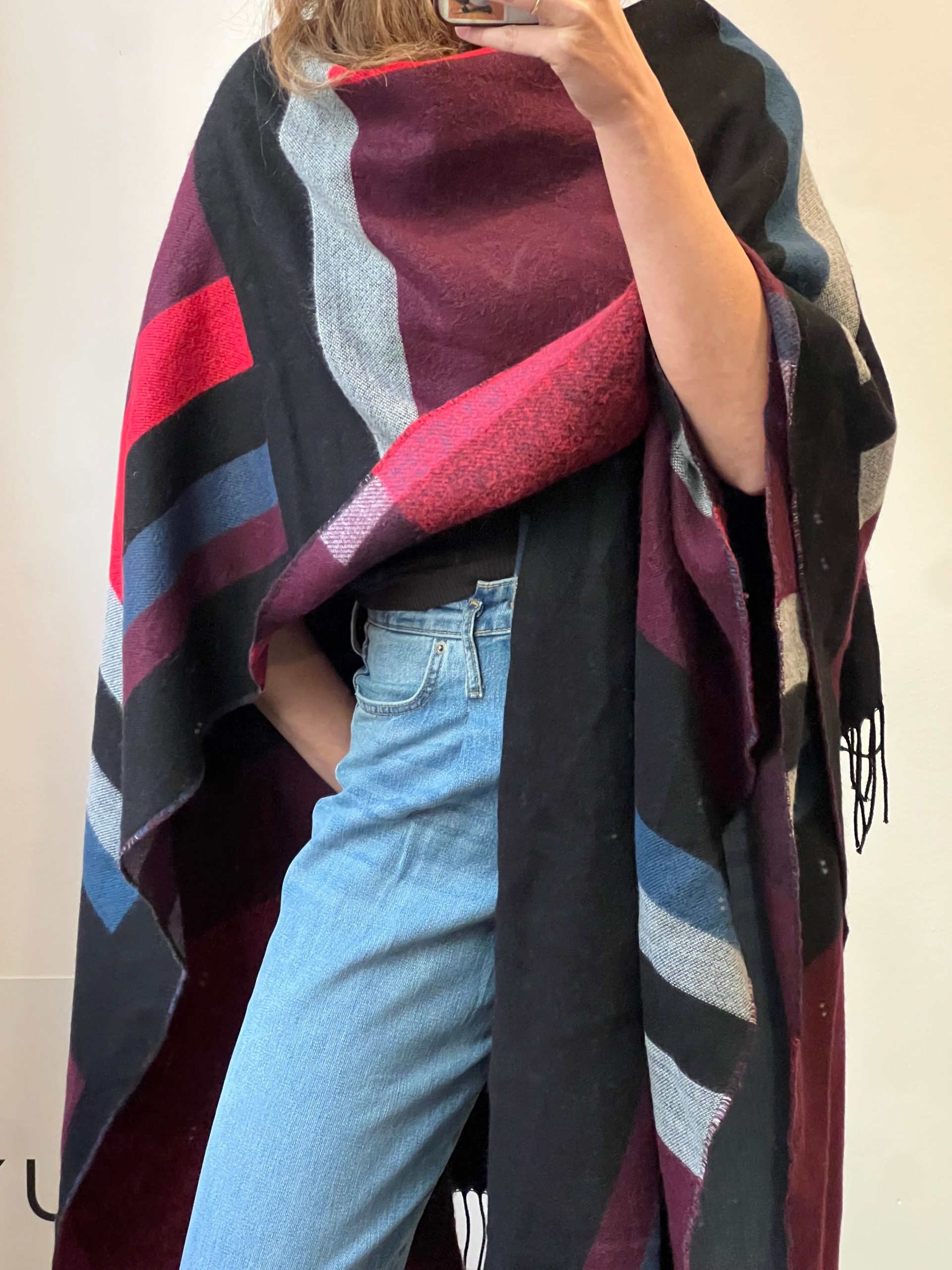 MAJE. Capa cuadros con lana. TU