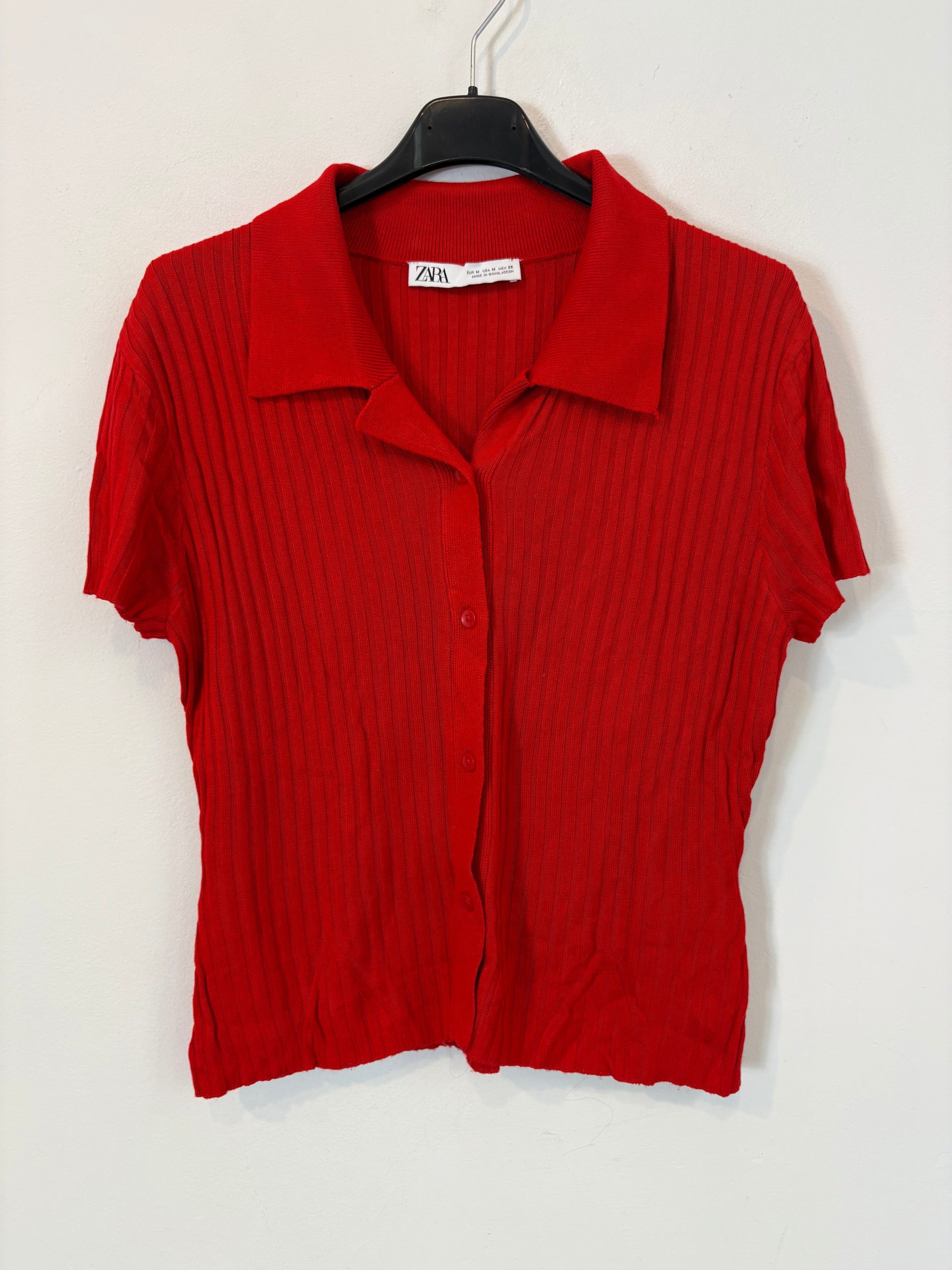ZARA. Top rojo canalé. T M