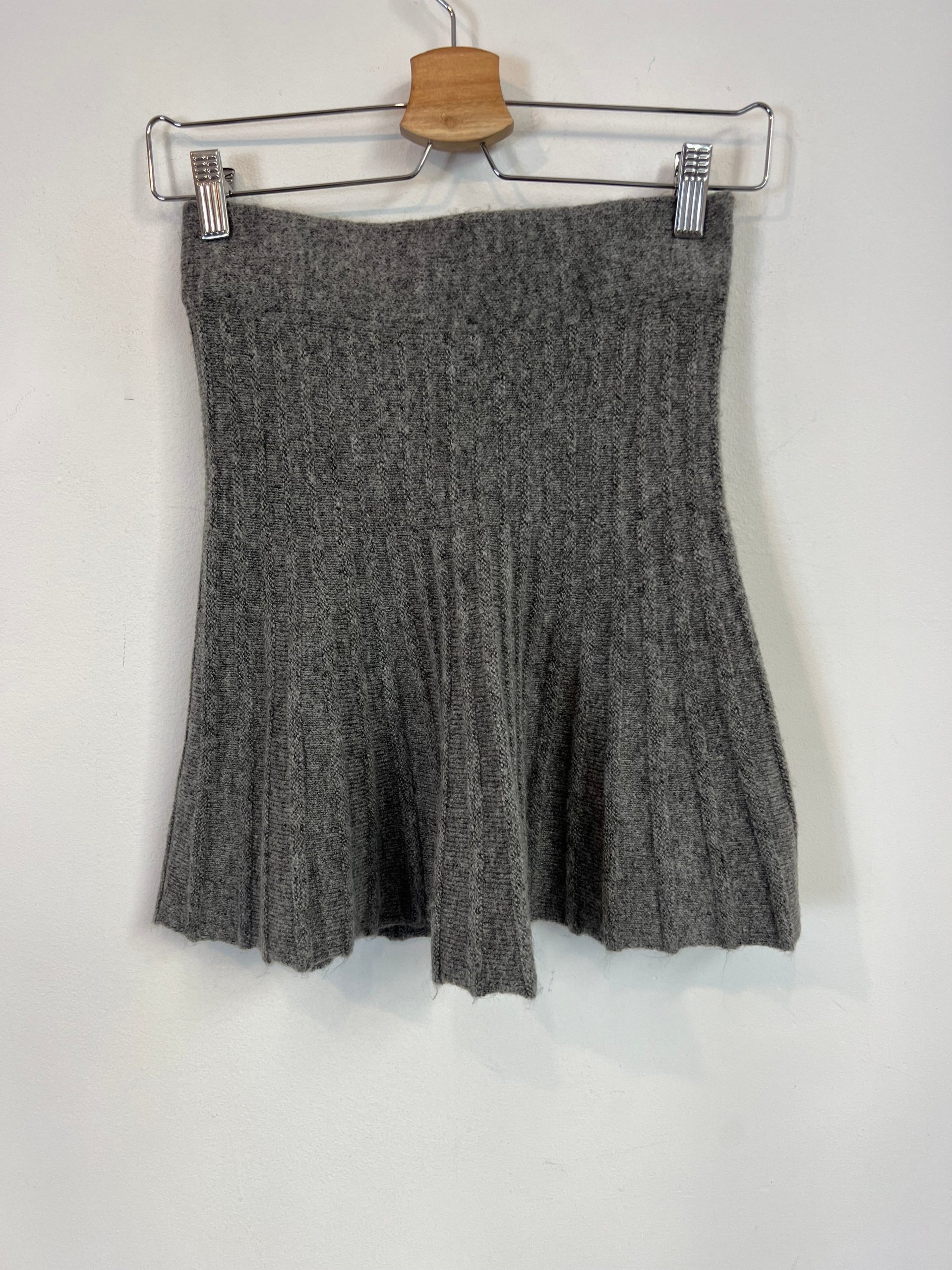 ZARA. Falda gris punto T.s
