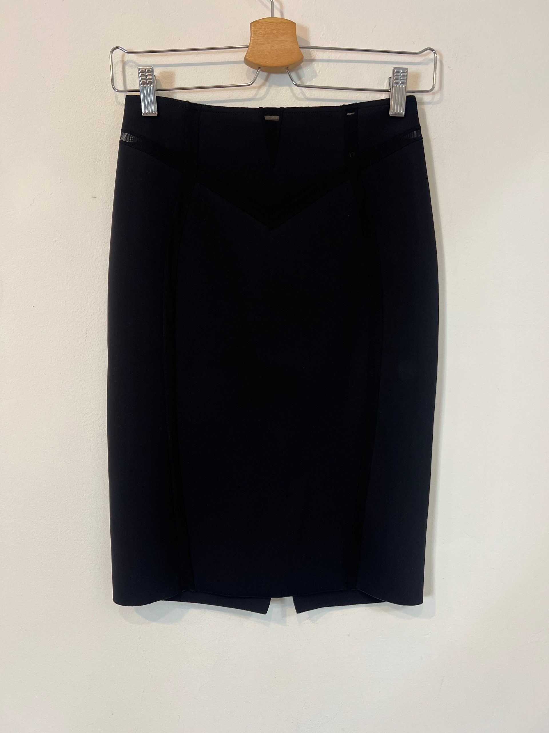 LA PERLA. Falda negra neopreno T.36