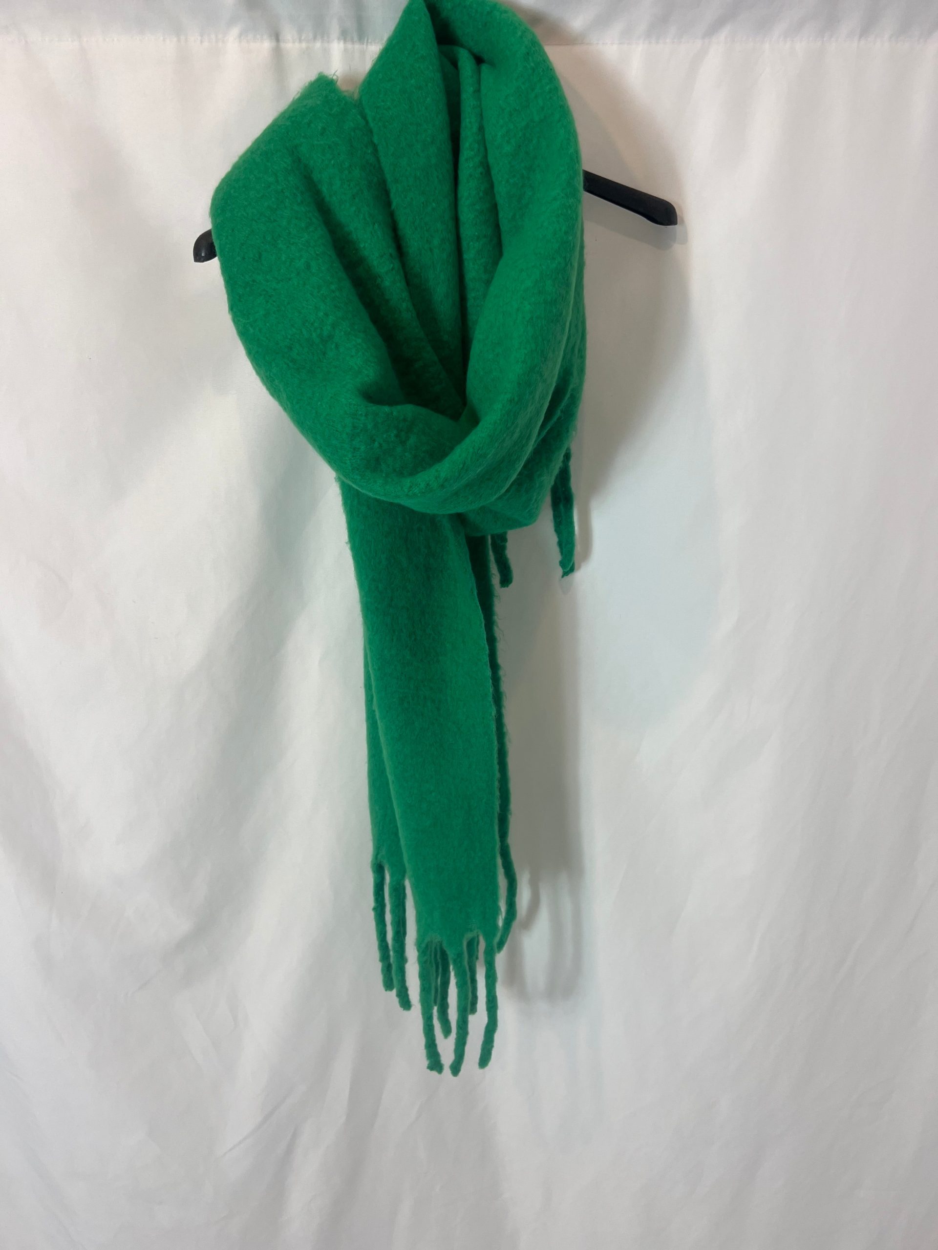 PULL&BEAR. Bufanda verde