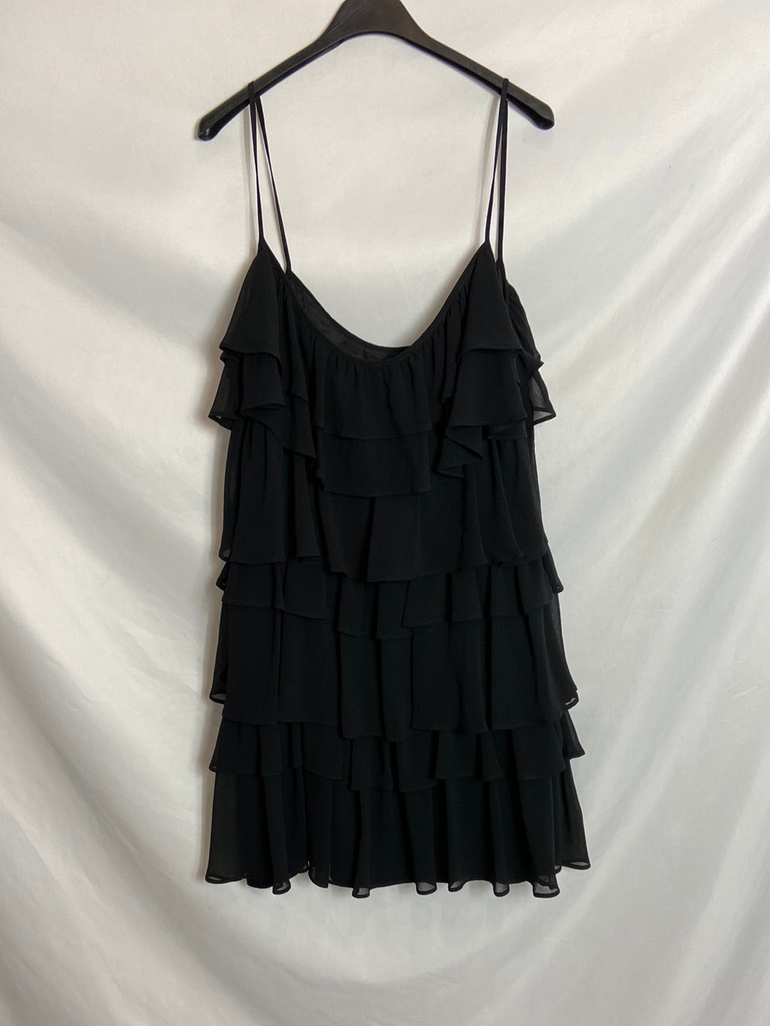 ZARA. Vestido negro volantes T.m