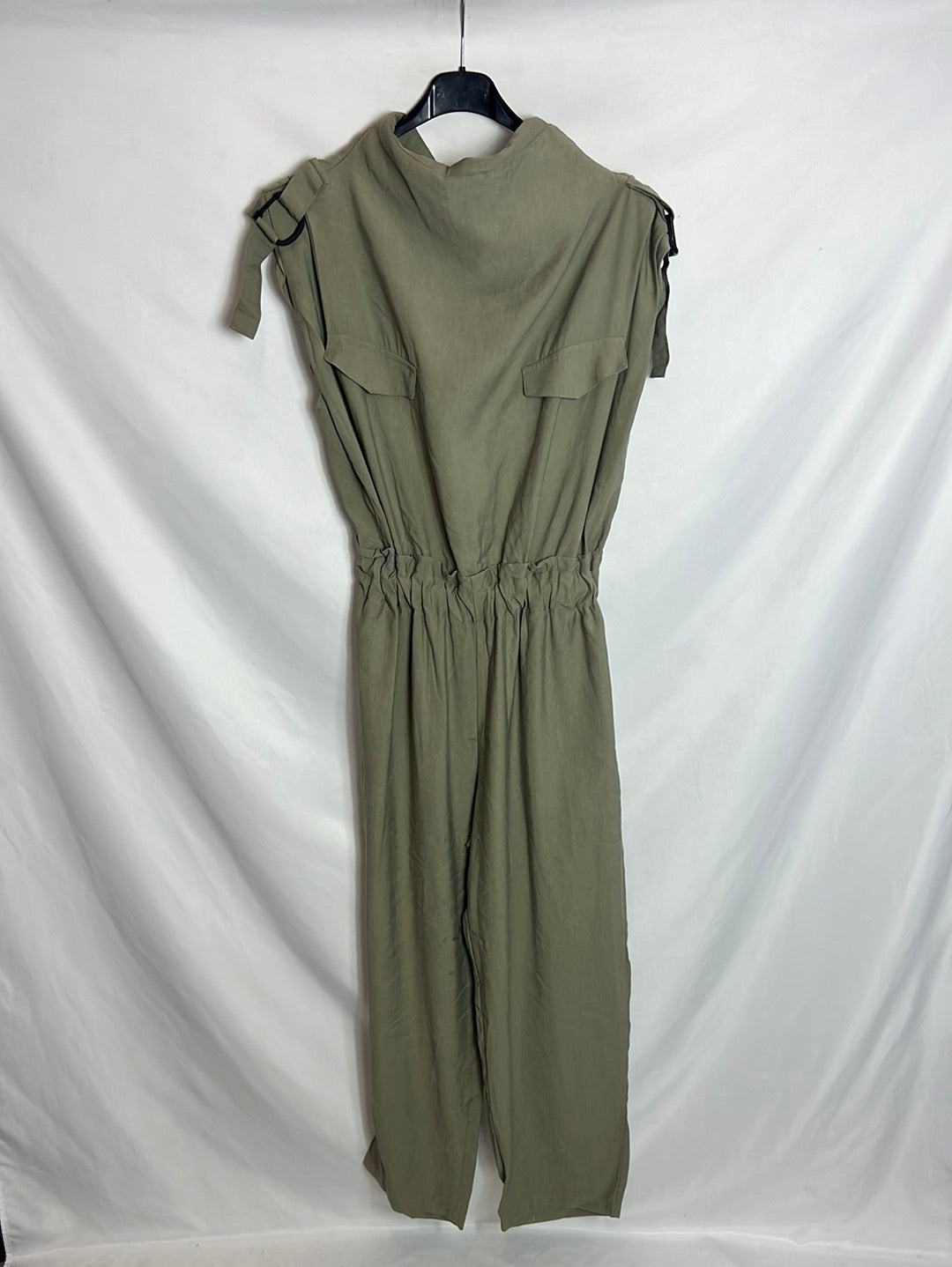 SOPHIE&LUCIE . Mono verde detalle hombros y cuello. T S