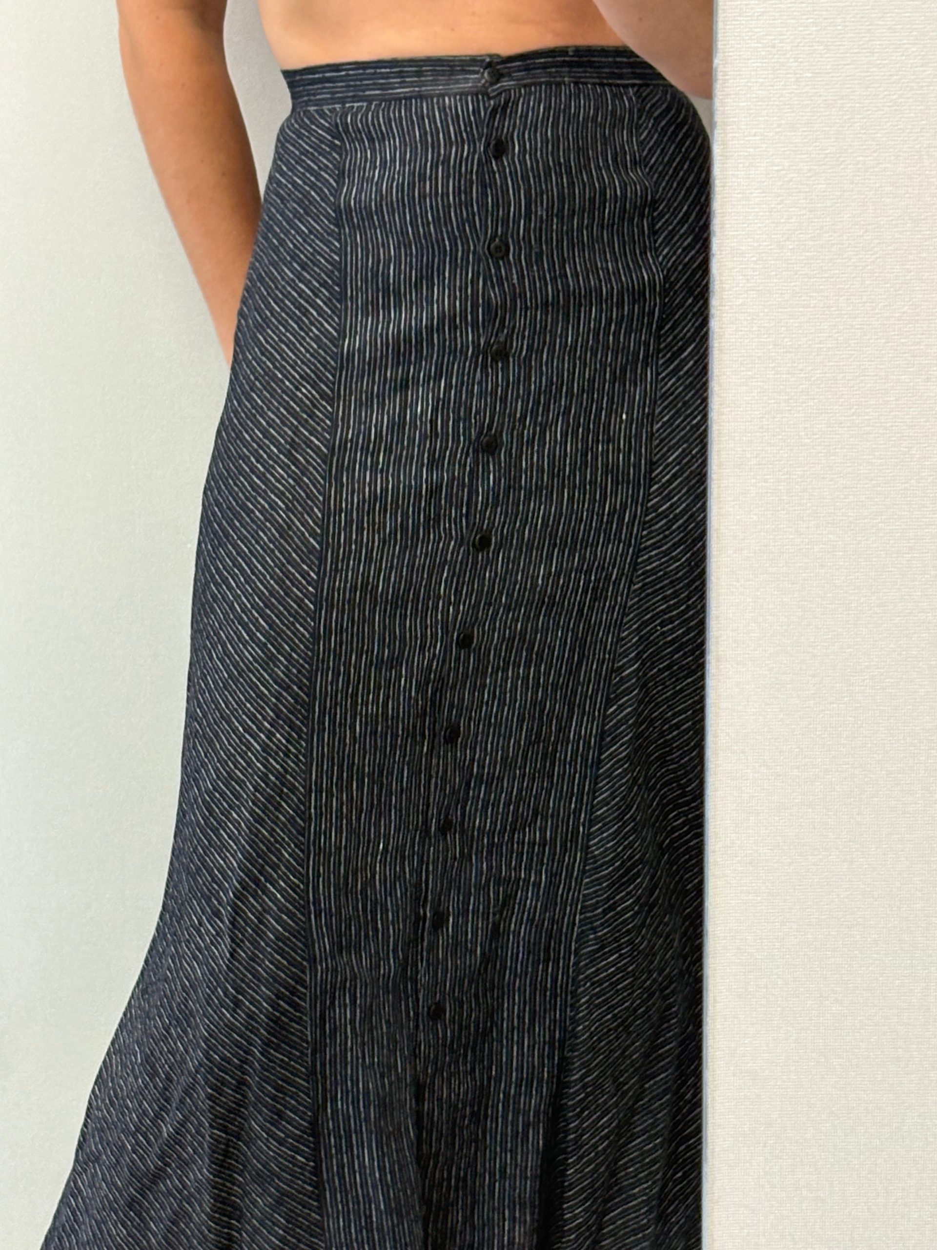 CORTANA. Falda midi abotonada lino. T 38