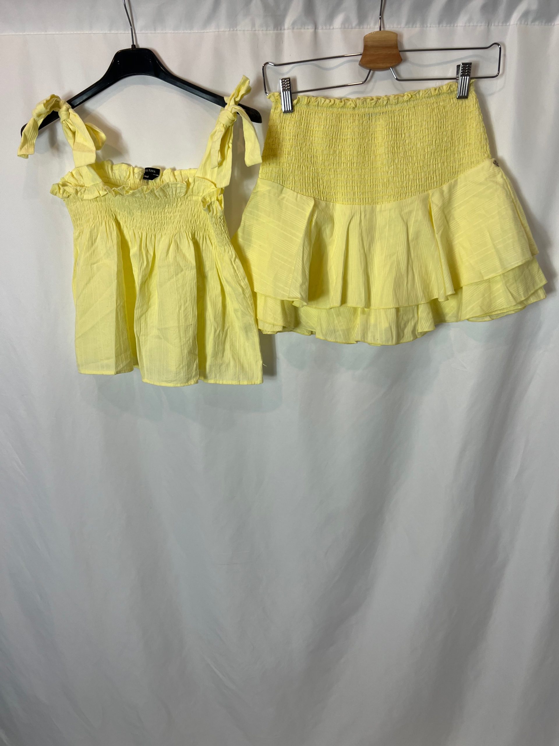 COLOURFUL REBEL. total look amarillo T.xs